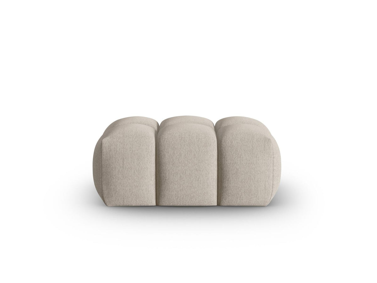 Beiger Pouf Verona mit Sorella-Strukturstoff, Massivholzrahmen und schwarzen Kunststoffbeinen, quaderförmige Sitzfläche.