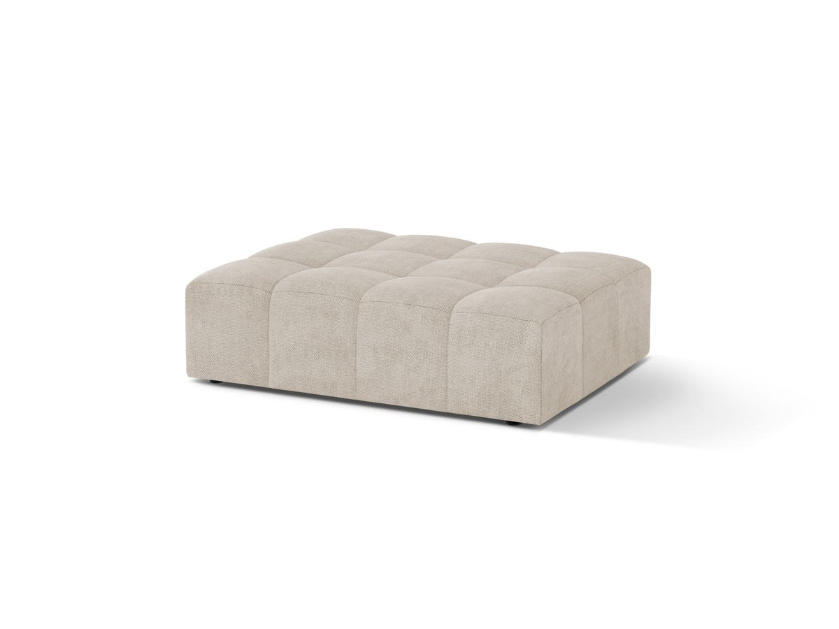 Pouf Chicago mit Massivholzrahmen, Sperrholz und Chenille-Stoffbezug in Light Beige, schwarze Kunststoffbeine, Sitzhöhe 42 cm.