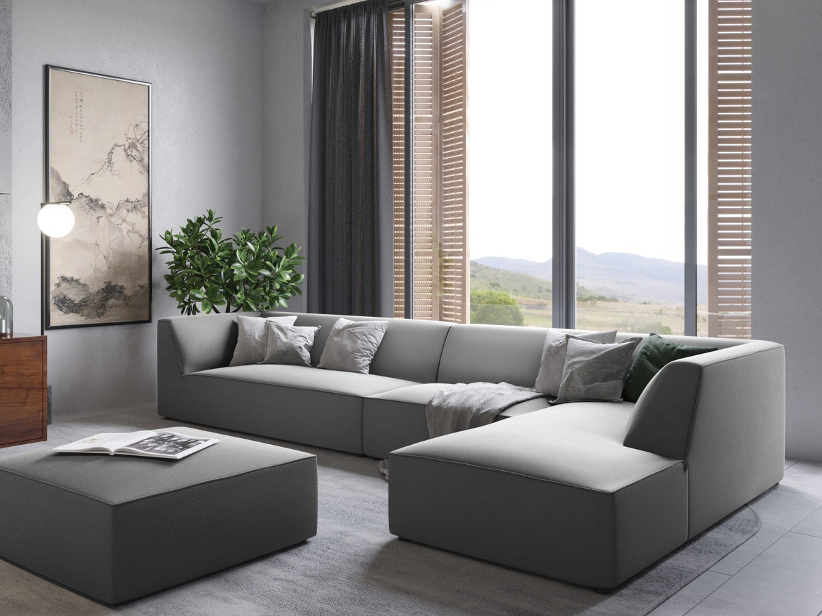 Beiger Samt-Pouf mit gepolstertem Sitz, Velours-Stoff und schwarzen Kunststoffbeinen, Modell Siena von Cosmopolitan Design.
