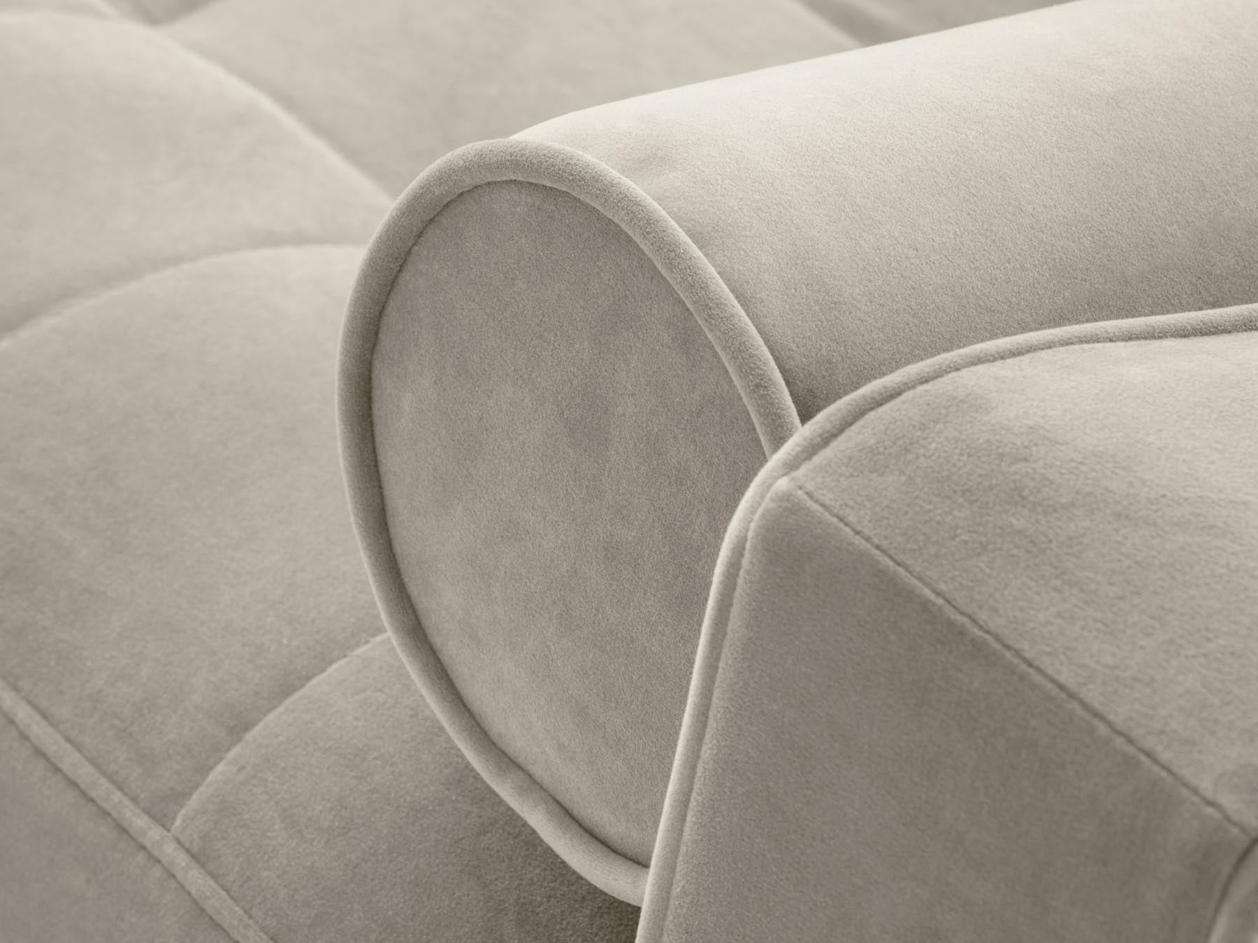 Elegantes 5-Sitzer Ecksofa rechts in stilvollem Dunkelbeige, perfekt für gemütliche Abende und als Schlafgelegenheit mit zusätzlichem Stauraum.