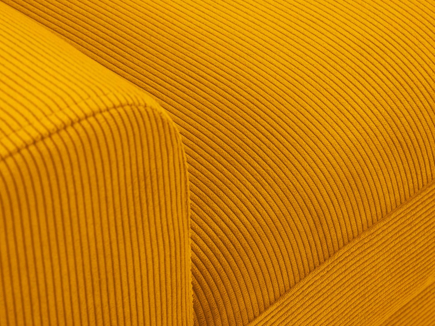 Modernes Kyoto Ecksofa in Gelb, 4-Sitzer mit Schlaffunktion und Stauraum, ideal für gemütliche Abende und platzsparende Lösungen.