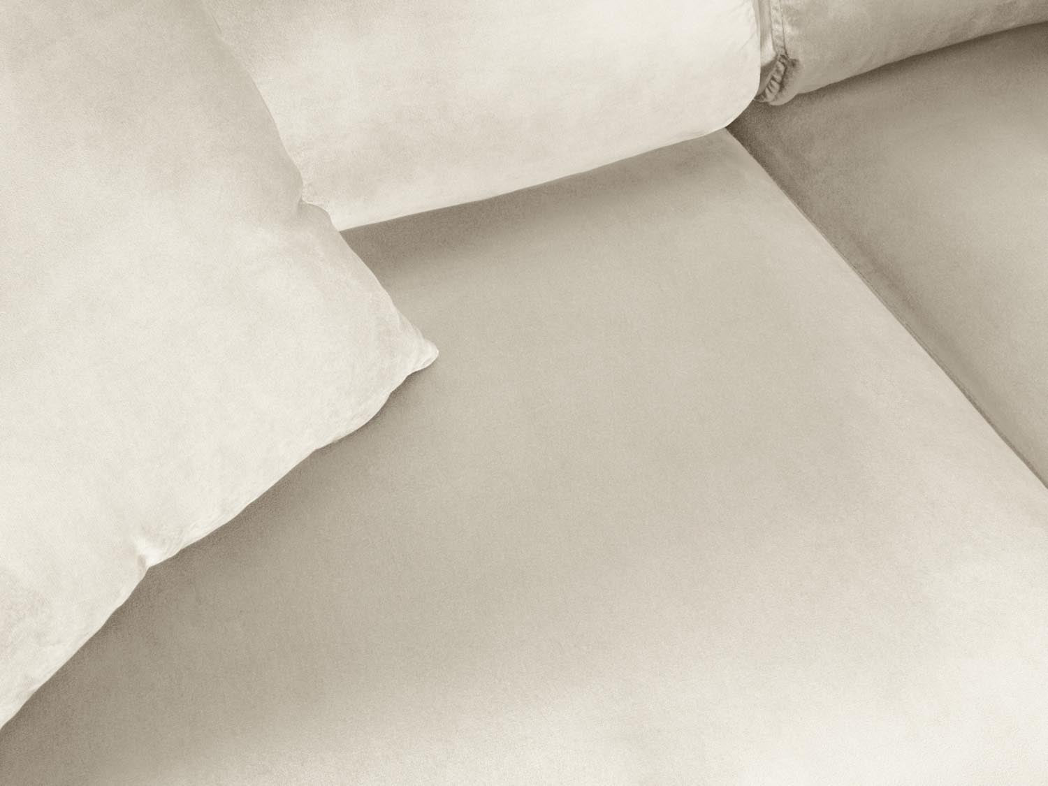 Elegantes Kyoto Velour Ecksofa in Beige, 5-Sitzer mit Schlaffunktion und Stauraum, ideal für stilvolle und funktionale Wohnräume.
