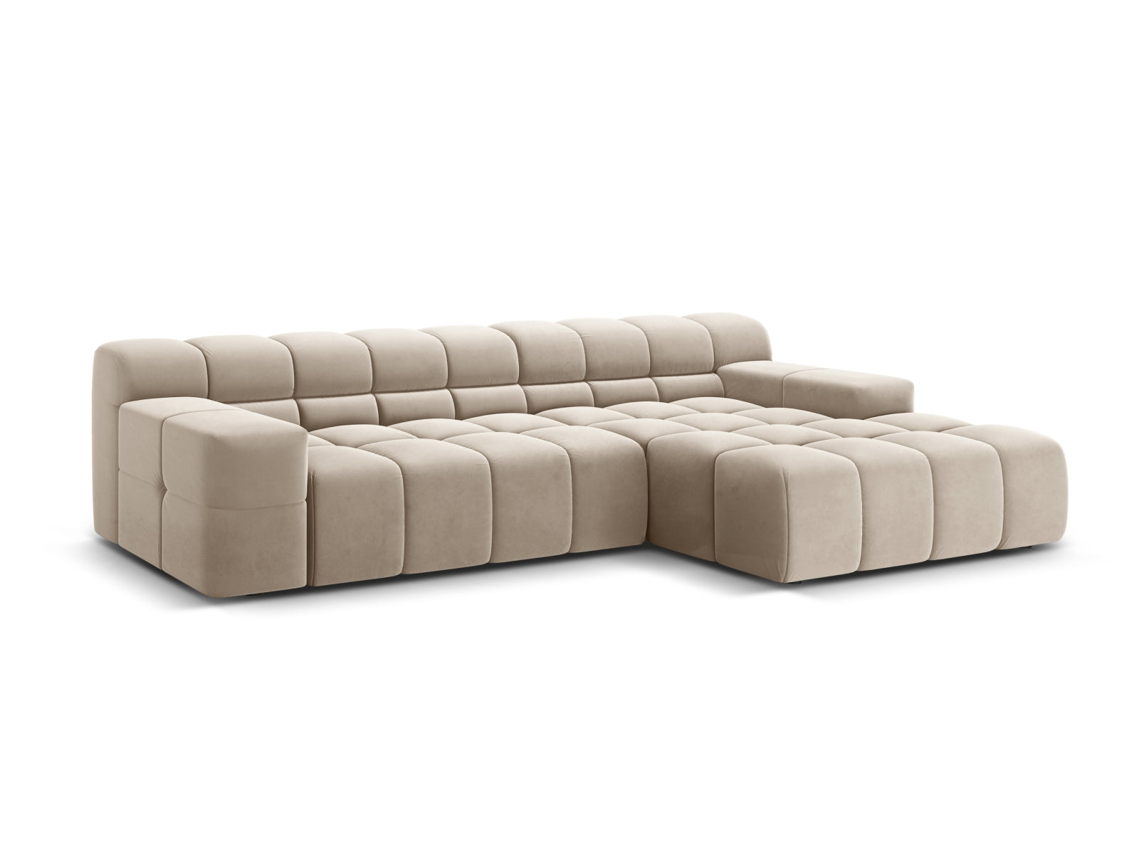 Elegantes 3-Sitzer Ecksofa rechts Hawaii in sanftem Beige aus Magic Velvet, ideal für stilvolle Wohnräume.