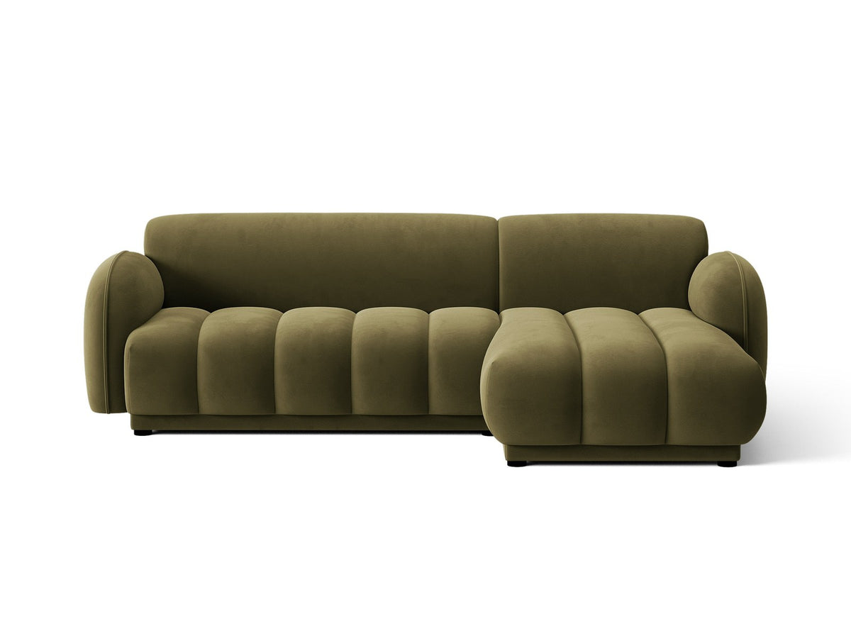 Bilbao Ecksofa rechts in Light Beige-Casino Samt, Massivholzrahmen, schwarze Kunststoffbeine, 3-Sitzer mit Récamiere, urbanes Design.