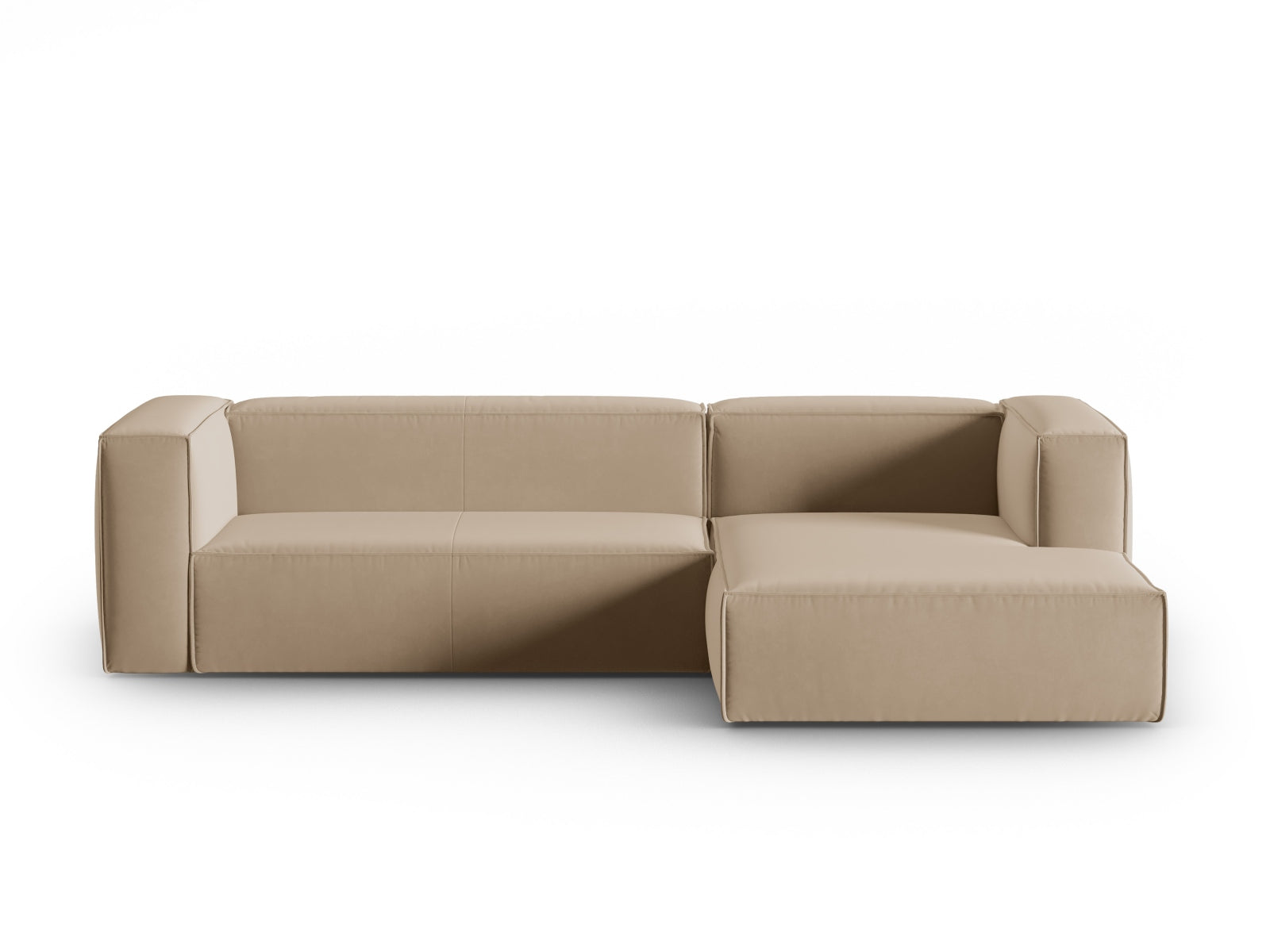 Mackay Velour Ecksofa rechts 4 Sitzer in Sand präsentiert im Onlineshop von KAQTU Design AG. Ecksofa rechts ist von Cosmopolitan Design