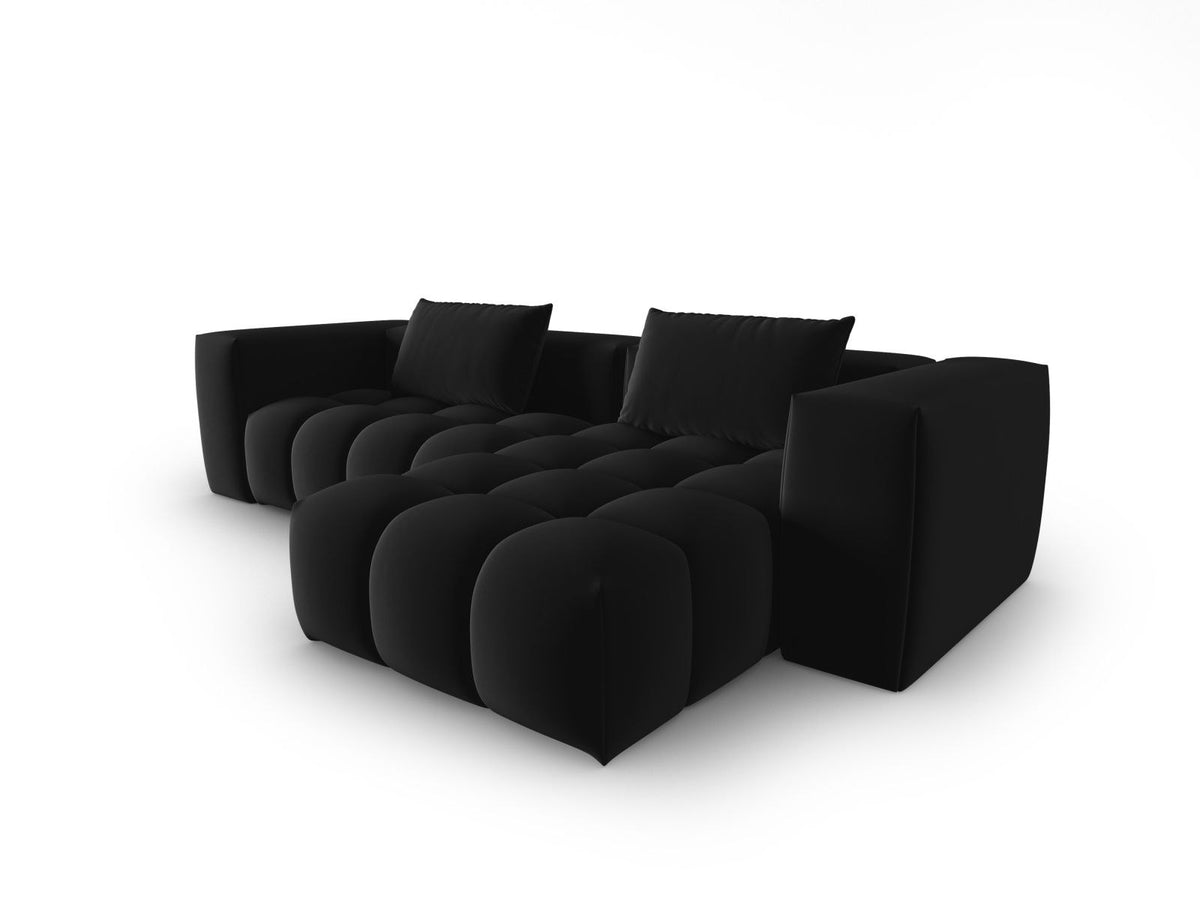 Modulares Ecksofa rechts in Sand-Casino Samt mit Massivholzrahmen, schwarzen Kunststoffbeinen und drei Sitzplätzen, seitliche Ansicht.