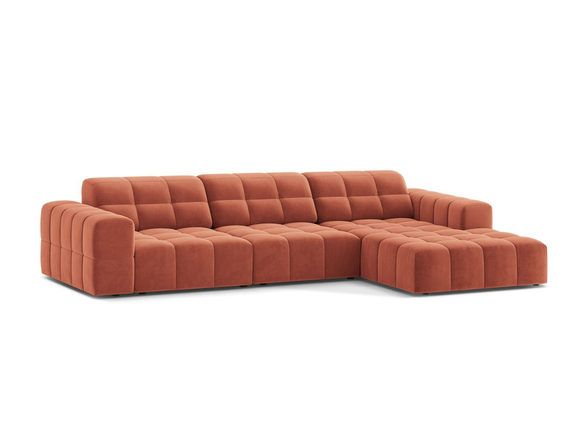 Ecksofa mit Récamiere rechts, Bezug aus Samtstoff in Light Beige, schwarze Kunststoffbeine, massives Holzgestell.