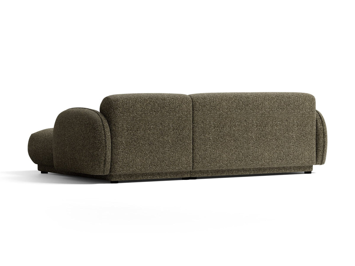 Beiges Ecksofa Bilbao mit Bouclé-Stoff Miles Sand, rechtsseitiger Récamiere, schwarzen Kunststoffbeinen und klarer, moderner Formgebung.