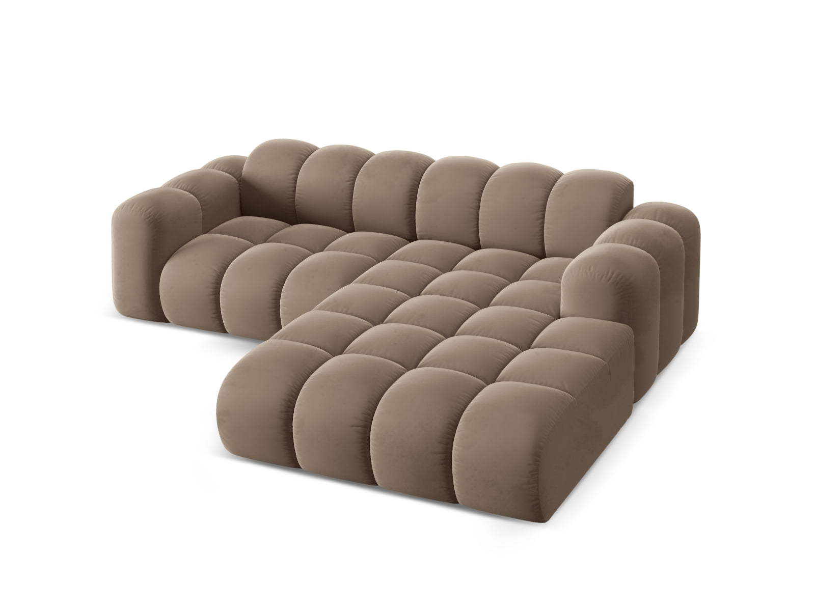 Elegantes 3-Sitzer Ecksofa Treno in hochwertigem Cappuccino-Bluvel, ideal für gemütliche und moderne Wohnräume von Cosmopolitan Design.