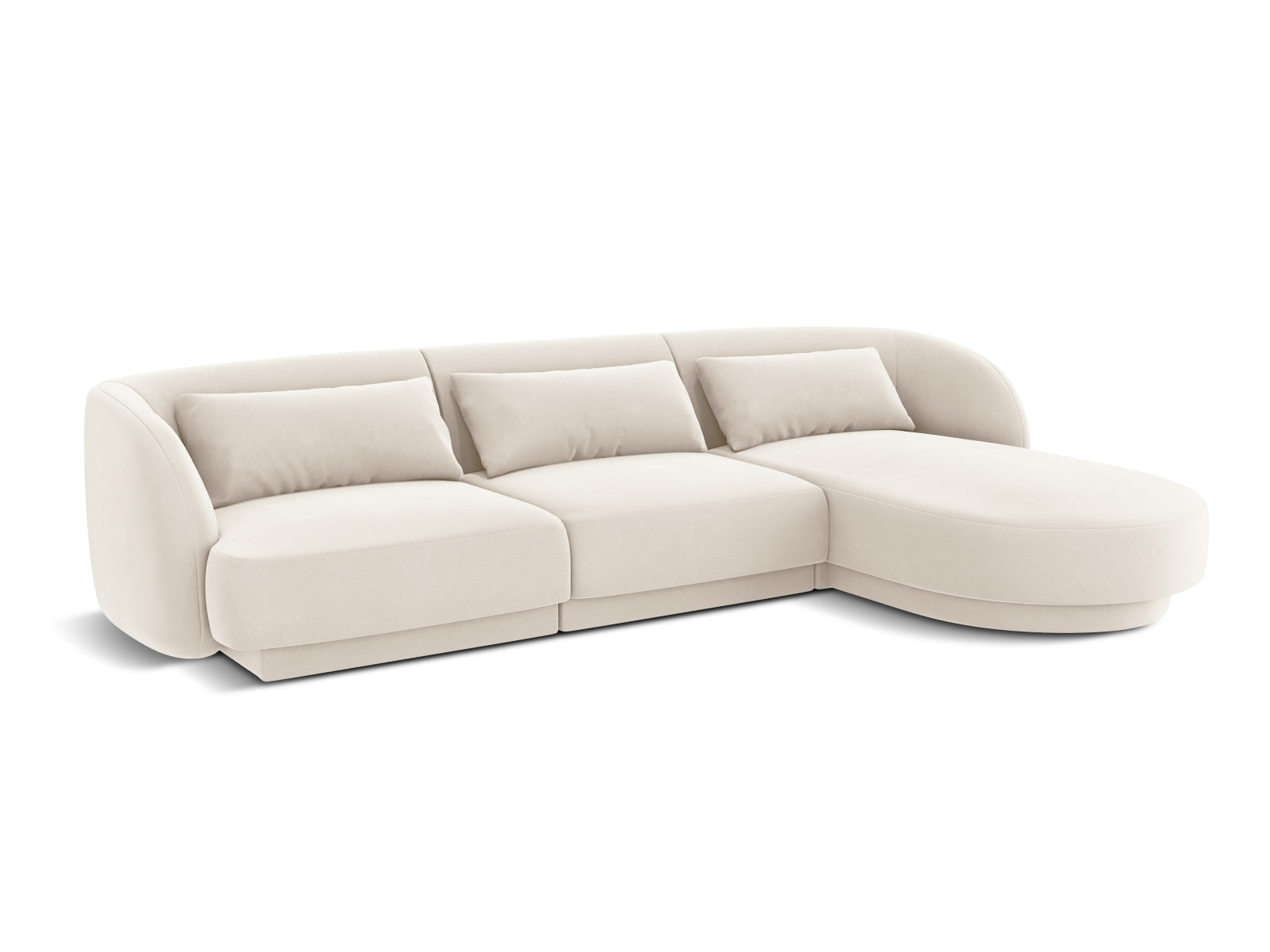 Stylisches Tulum Velour Ecksofa in sanftem Beige, perfekt für moderne Wohnzimmer. Geräumiges 4-Sitzer Modell von Cosmopolitan Design.