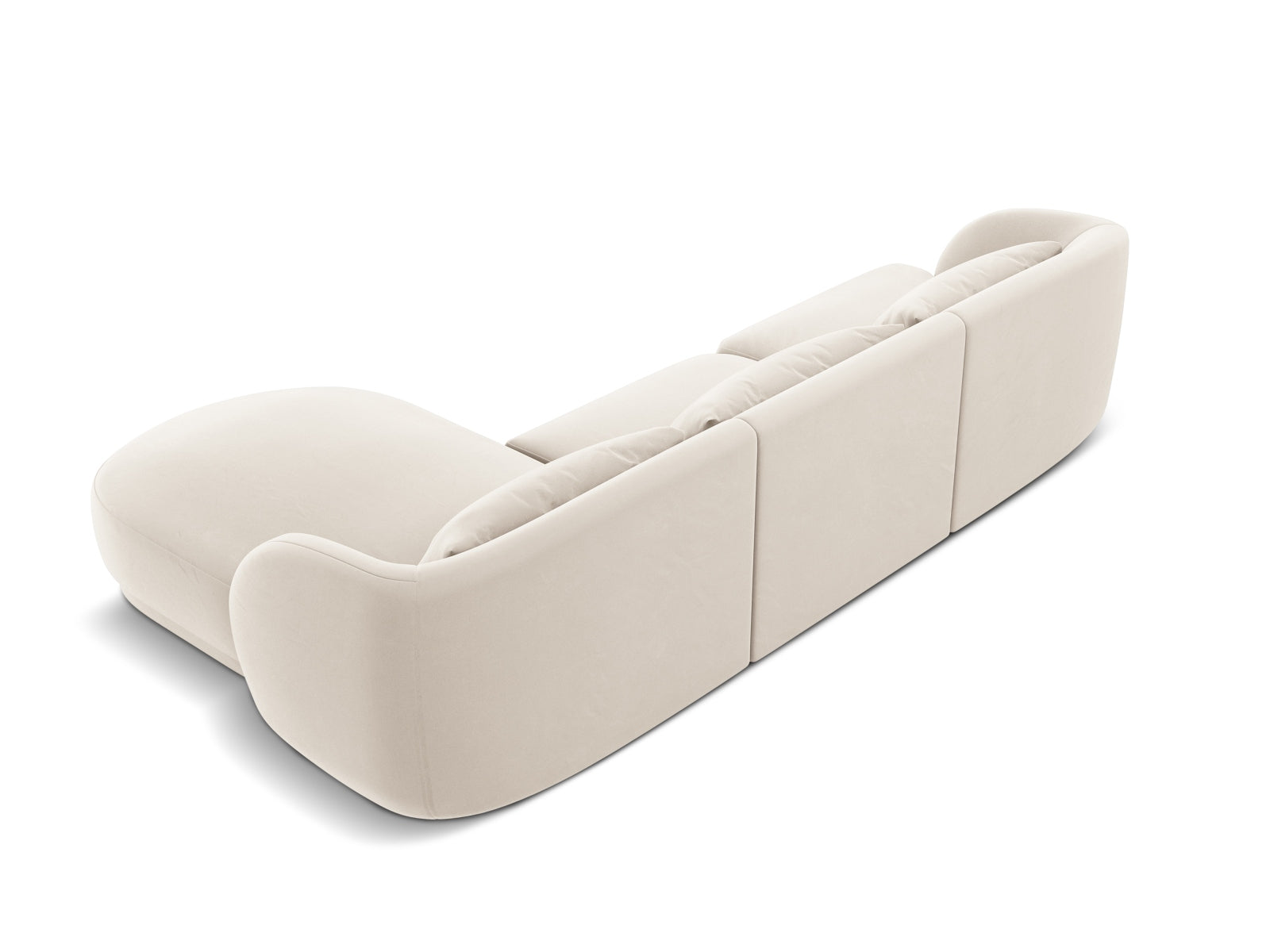 Elegantes Tulum Velour Ecksofa in zartem Beige, ideal für stilvolle Wohnräume. Komfortables 4-Sitzer Design von Cosmopolitan Design.