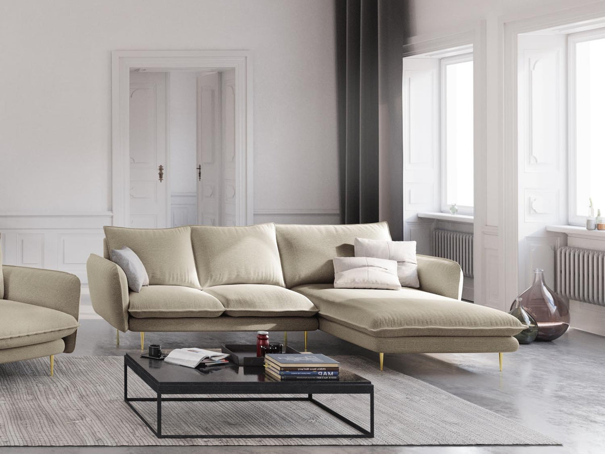 Vienna Ecksofa rechts 5 Sitzer 170cm in Beige/Gold-Positano präsentiert im Onlineshop von KAQTU Design AG. L-Sofa rechts ist von Cosmopolitan Design