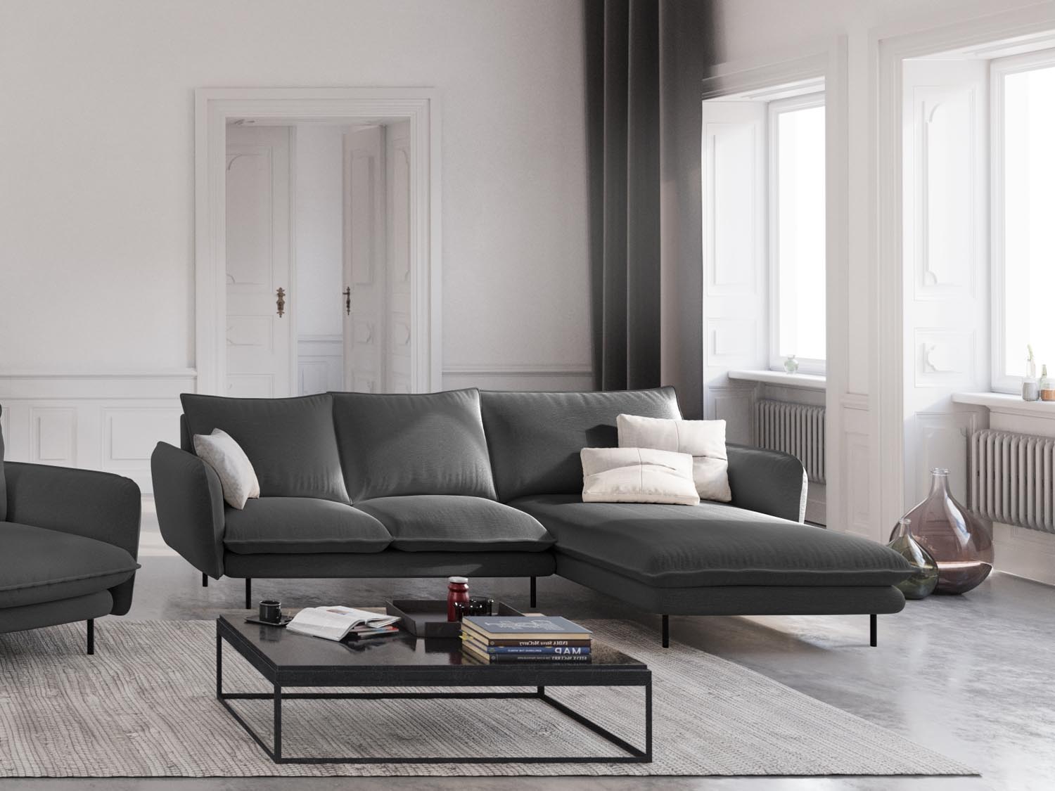 Entdecken Sie das elegante Vienna Ecksofa rechts 5 Sitzer 170cm von Cosmopolitan Design – ideal für stilvolle Wohnräume und höchsten Komfort.