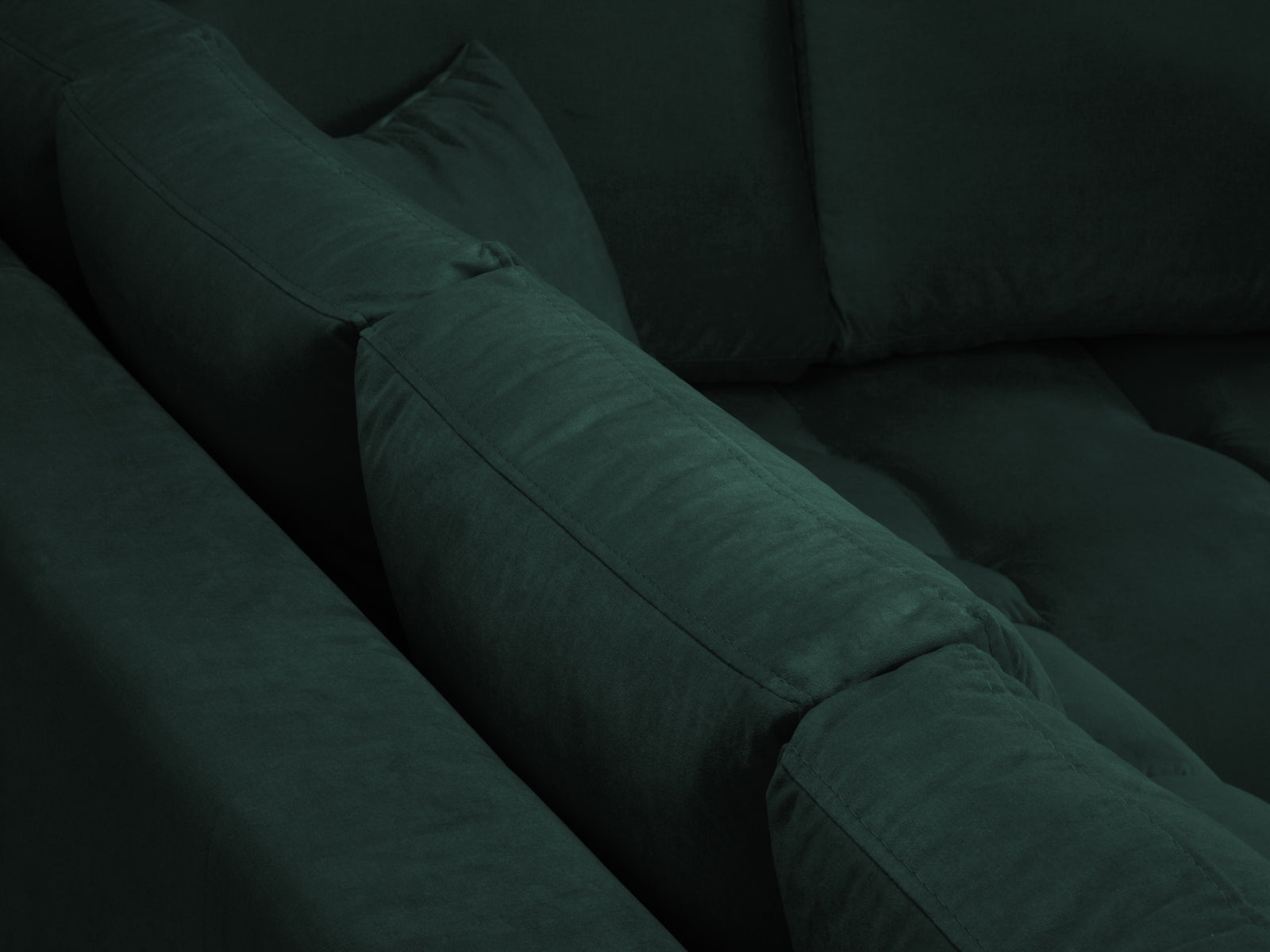 Erleben Sie das stilvolle Hastings Velour Ecksofa rechts 5 Sitzer von Cosmopolitan Design – ideal für Ihr modernes Wohnzimmer und ultimativen Komfort.