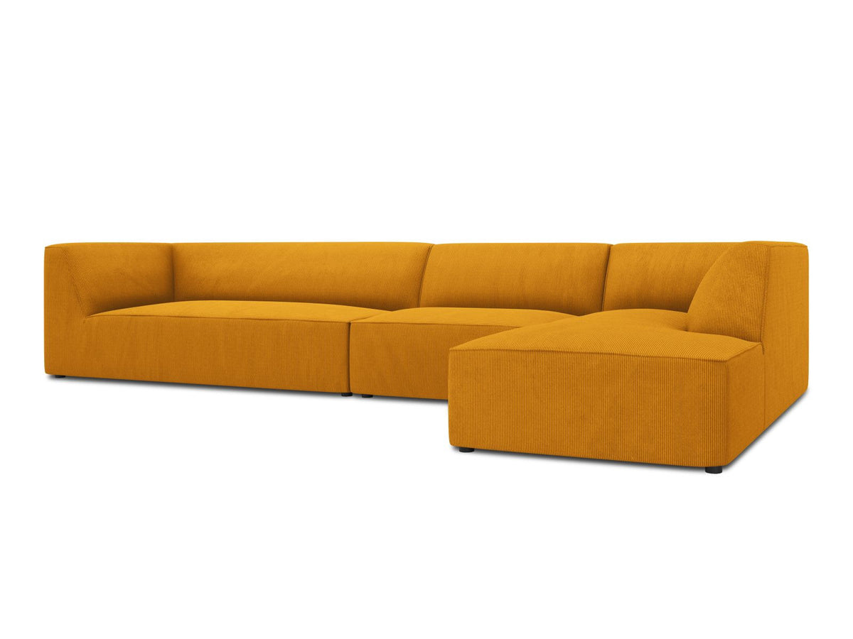 Modulares Ecksofa Siena in Light Beige-Scala mit Cordstoff-Bezug, schwarzen Kunststoffbeinen und Récamiere, 5-Sitzer Ausführung von Cosmopolitan Design.