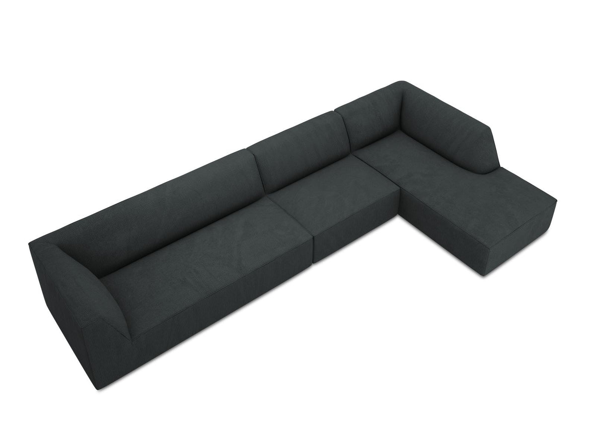 Modulares Ecksofa Siena in Light Beige-Scala mit Cordstoff-Bezug, schwarzen Kunststoffbeinen und Récamiere, 5-Sitzer Ausführung von Cosmopolitan Design.