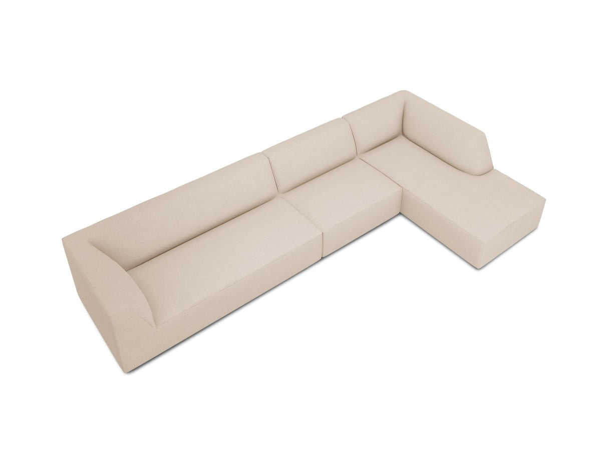 Modulares Ecksofa Siena in Light Beige-Scala mit Cordstoff-Bezug, schwarzen Kunststoffbeinen und Récamiere, 5-Sitzer Ausführung von Cosmopolitan Design.