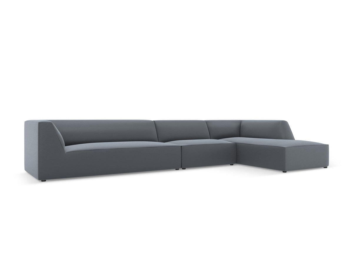 Modulares Ecksofa Siena mit Kunstlederbezug in Light Beige, rechte Ausrichtung, 5-Sitzer Form mit Récamiere und Kunststoffbeinen.
