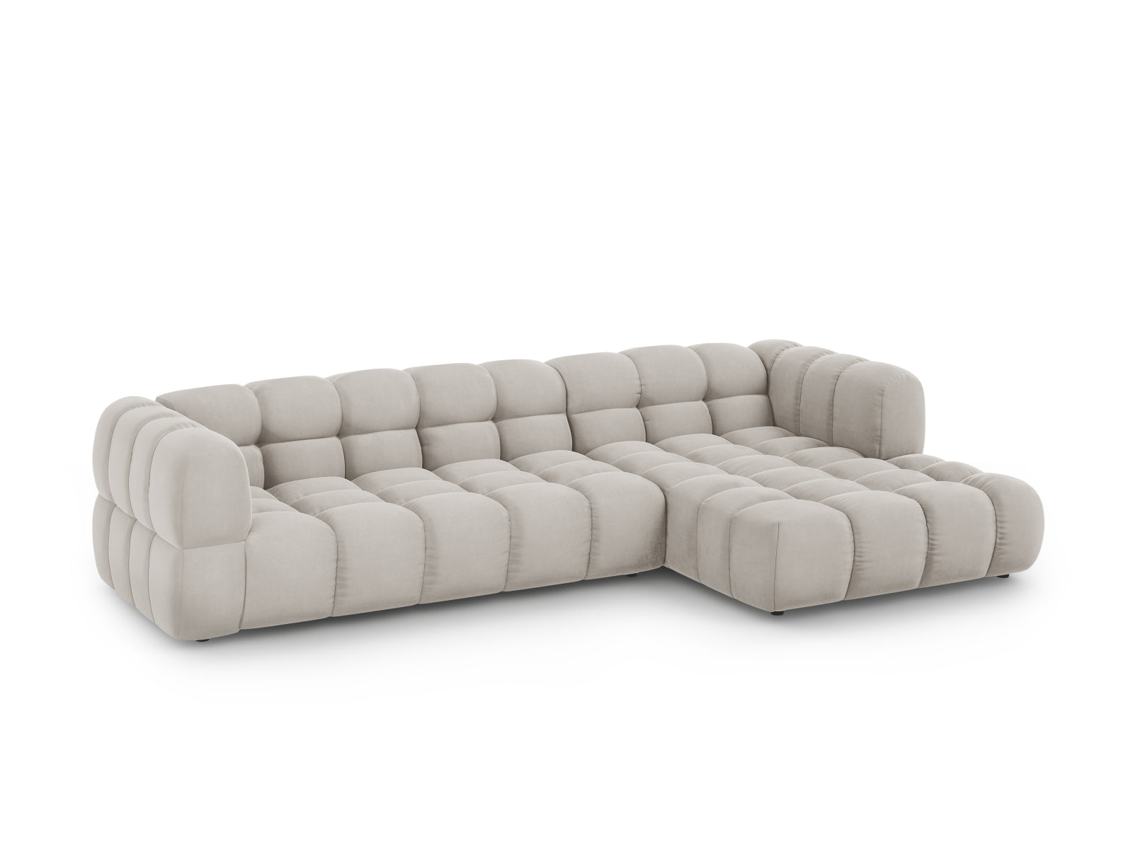 Elegantes Sky Velour Ecksofa in Light Beige, 4-Sitzer, modulare Bauweise, ideal für stilvolle Wohnräume, präsentiert von Cosmopolitan Design.