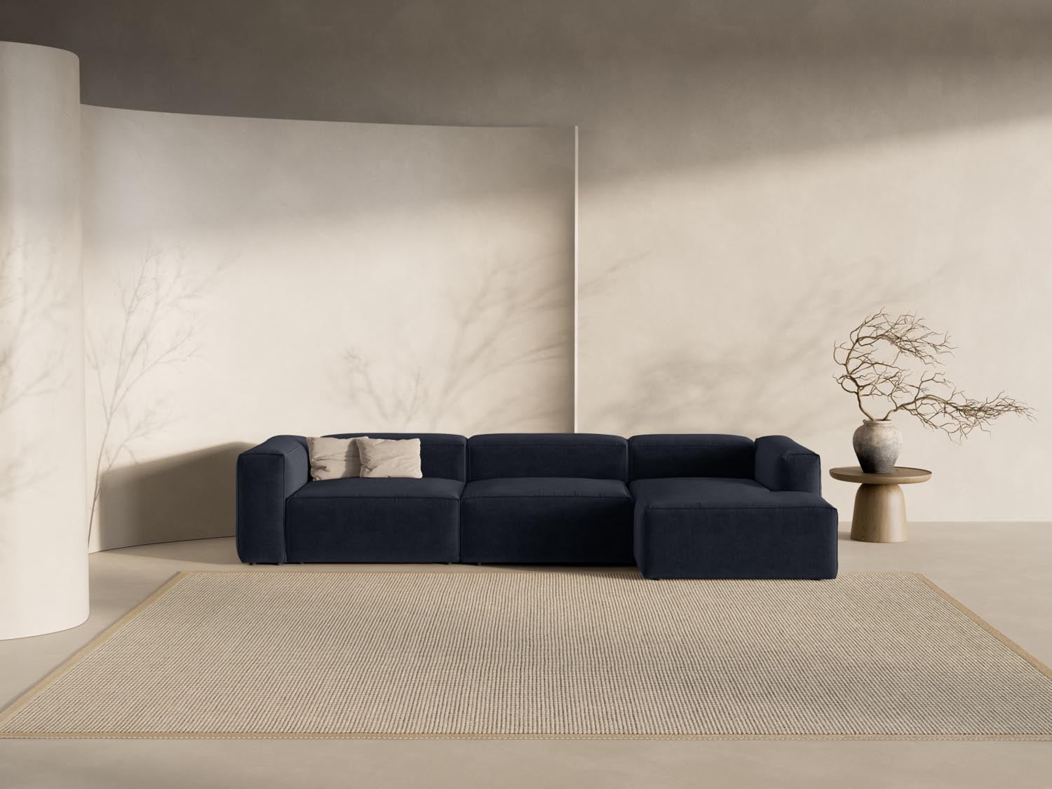 Bergamo Modular Ecksofa rechts 4 Sitzer in Navy Blue-Liberty präsentiert im Onlineshop von KAQTU Design AG. Ecksofa rechts ist von Cosmopolitan Design