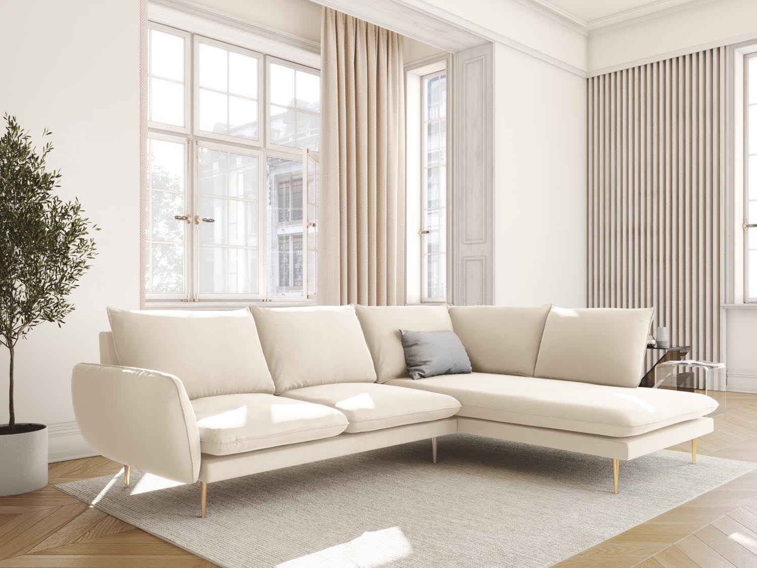 Elegantes Vienna Velour Ecksofa in Light Beige mit goldenen Akzenten, ideal für stilvolle Wohnräume. 6-Sitzer, 185 cm, von Cosmopolitan Design.