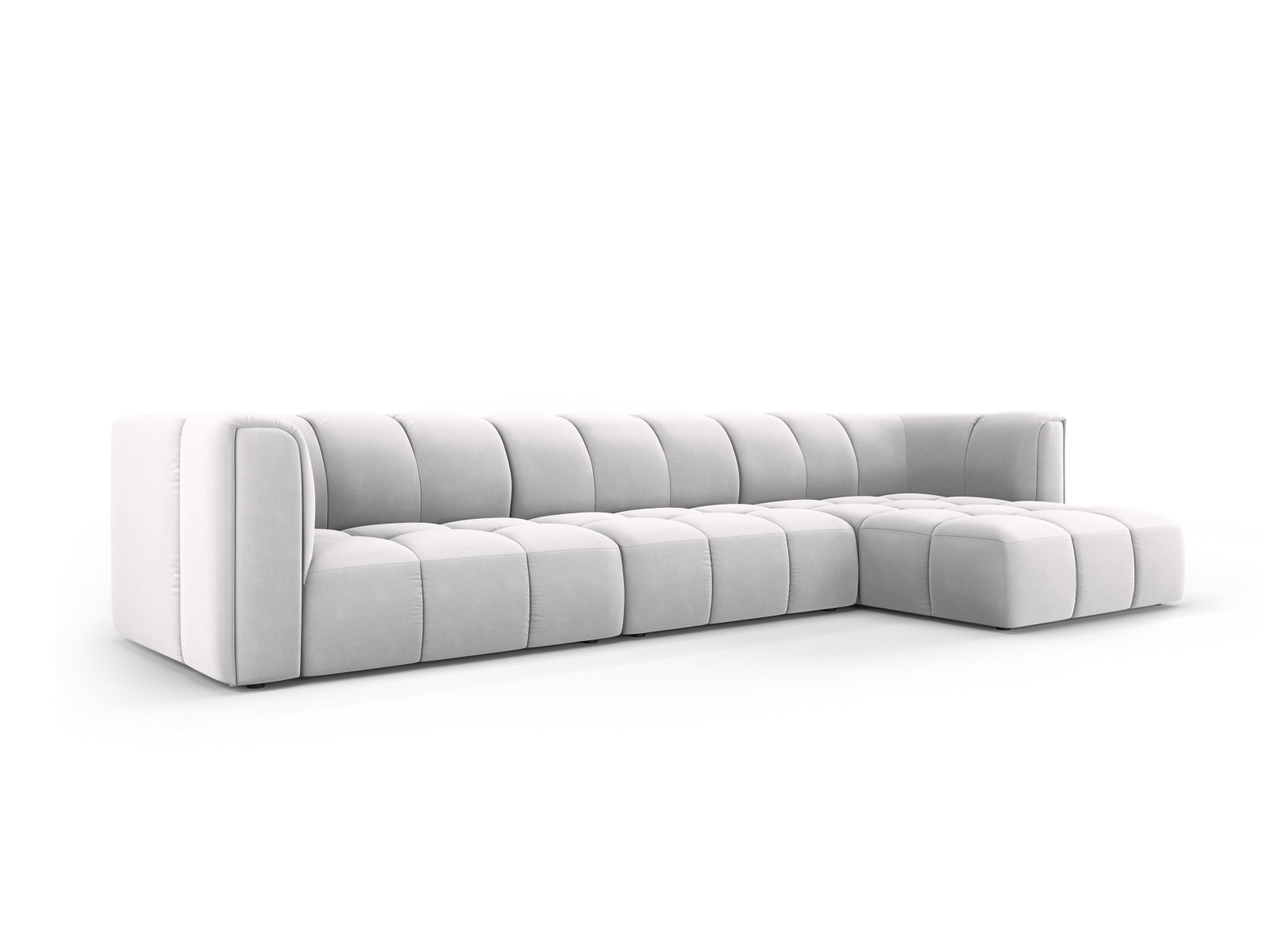 Elegantes 5-Sitzer Ecksofa Moritz in Silver-Bluvel, ideal für moderne Wohnräume, präsentiert sich in stilvollem Design und hoher Funktionalität.