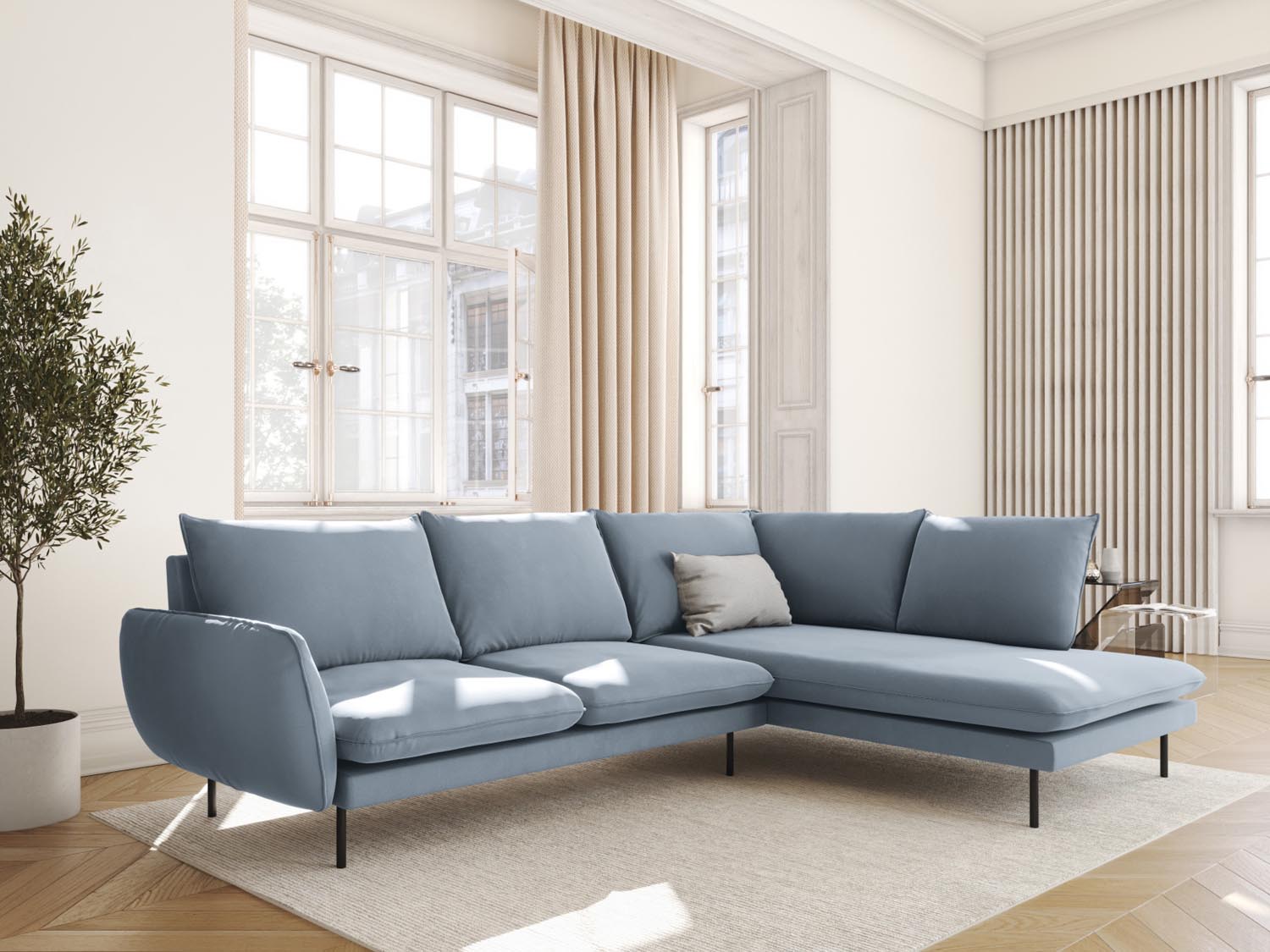 Elegantes Vienna Velour Ecksofa in Light Blue mit schwarzem Bluvel, ideal für stilvolle Wohnräume. 6-Sitzer, 185 cm, von Cosmopolitan Design.
