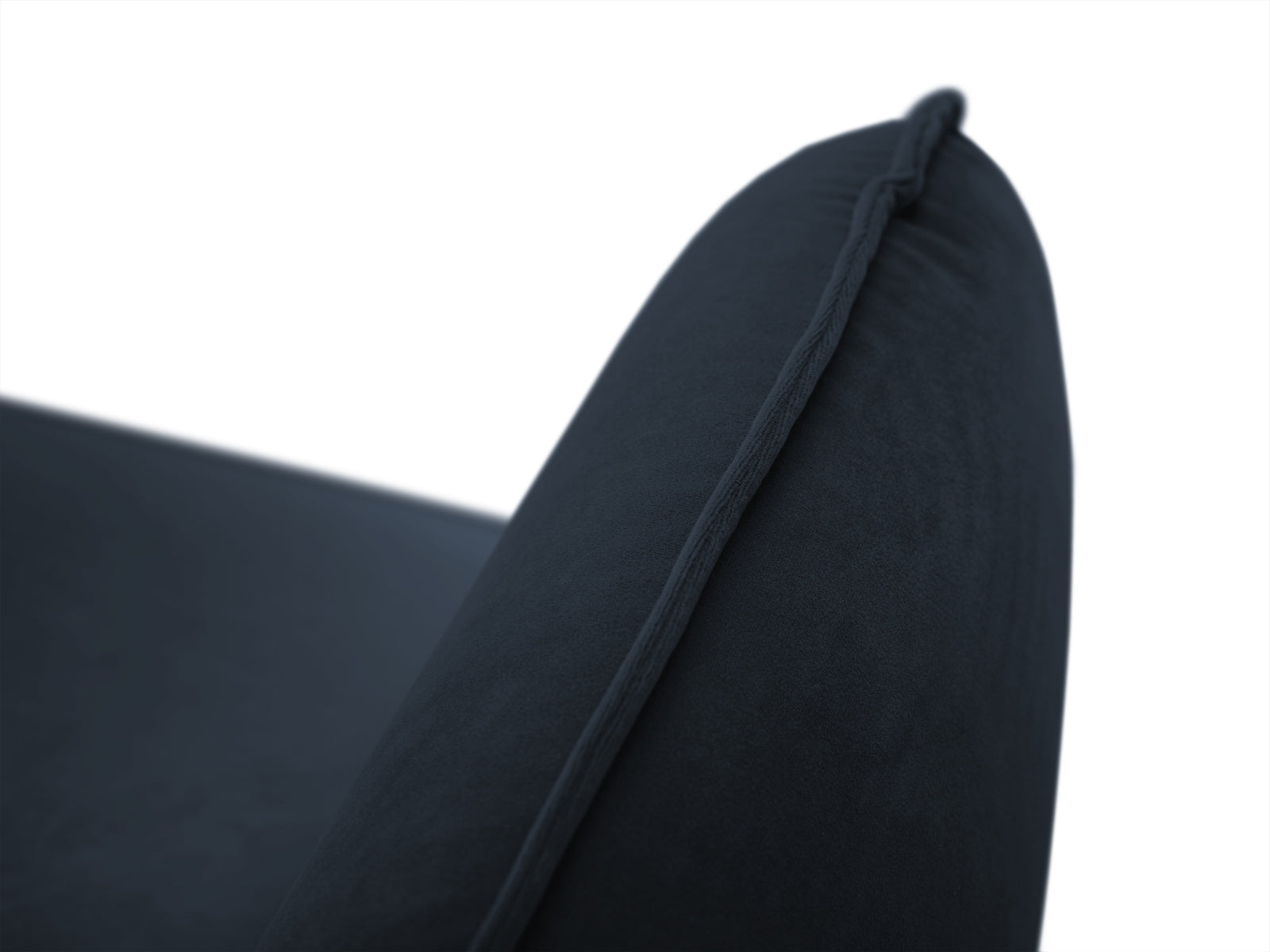 Elegantes, tiefblaues Velour Ecksofa für 6 Personen, 185 cm, ideal für stilvolle Wohnräume und entspannte Abende von Cosmopolitan Design.