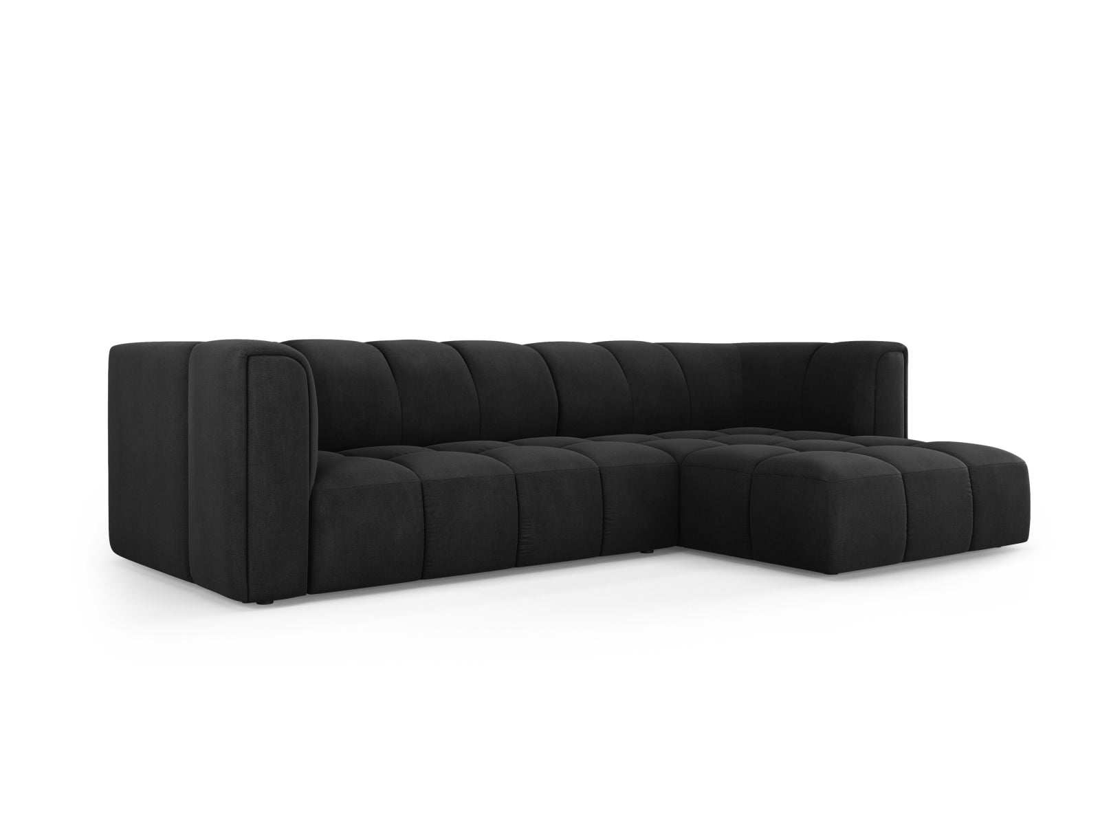 Elegantes 3-Sitzer Ecksofa Moritz in stilvollem Schwarz, ideal für moderne Wohnräume, präsentiert von Cosmopolitan Design.