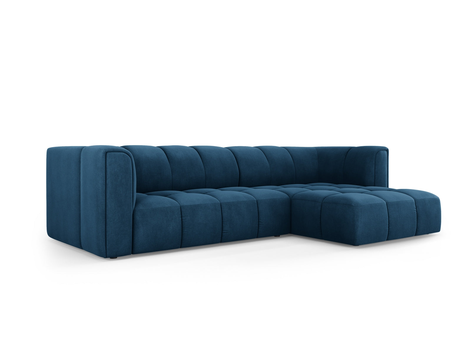 Elegantes 3-Sitzer Ecksofa Moritz in Royal Blue-Rebel, ideal für stilvolle Wohnräume, präsentiert von Cosmopolitan Design.