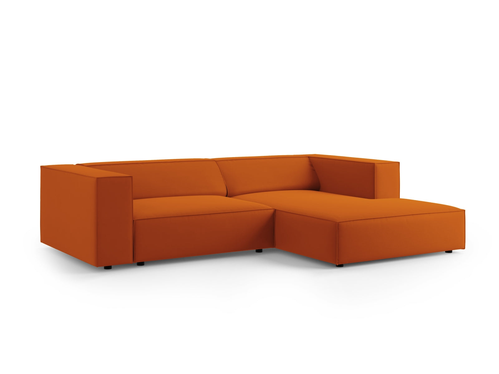 Entdecken Sie das stilvolle Arendal Velour Ecksofa rechts 3 Sitzer von Cosmopolitan Design – ideal für moderne Wohnräume und gemütliche Abende.