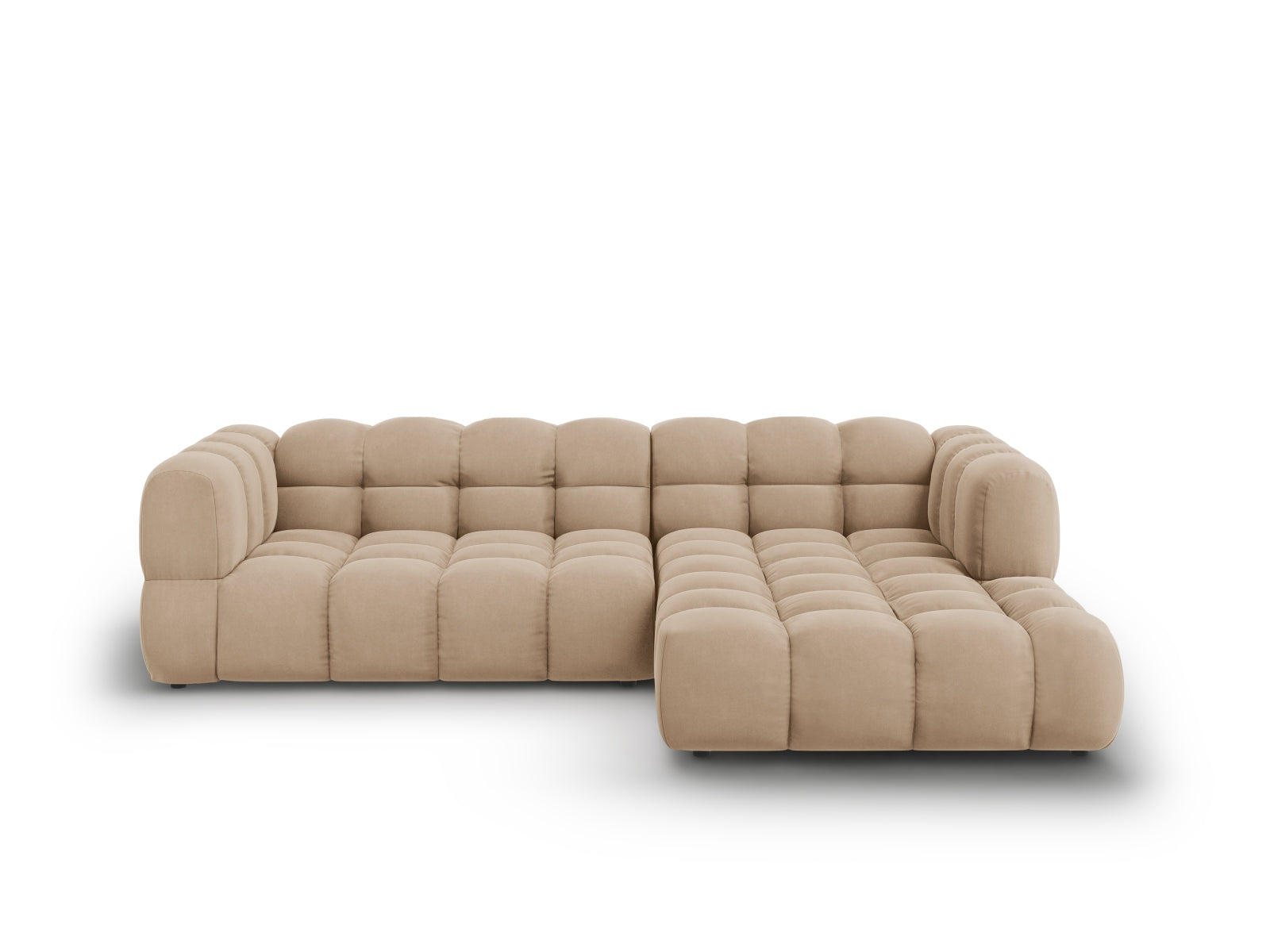 Modulares Ecksofa Sky Velour in Sand-Casino, 4-Sitzer, rechte Ausführung, perfekt für moderne und elegante Wohnkonzepte von Cosmopolitan Design.