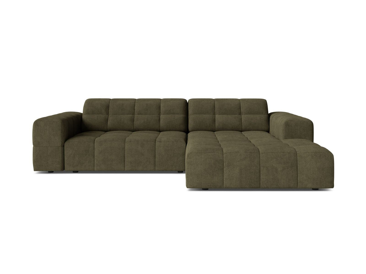 Ecksofa Chicago mit hellbeigem Chenillestoff Eden, schwarzen Kunststoffbeinen und breiter Récamiere, rechtsseitig ausgerichtet, 3-Sitzer.