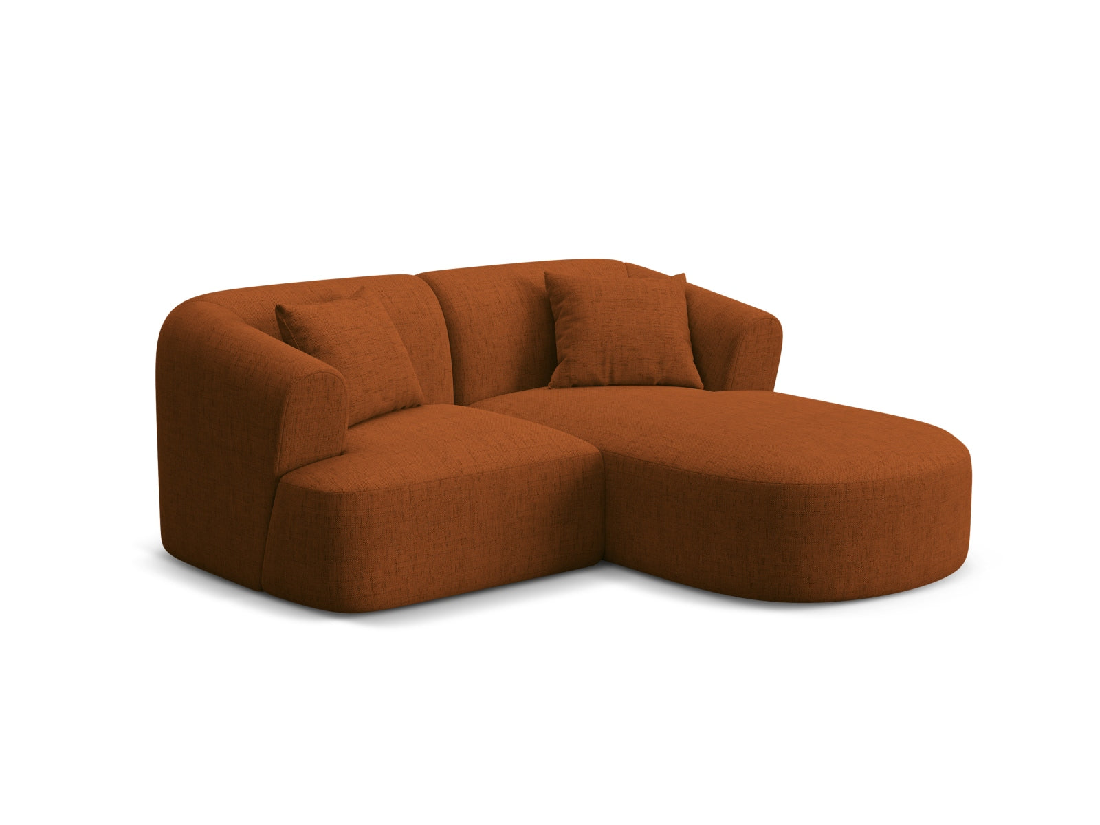 Elegantes 3-Sitzer Ecksofa Campi in warmem Brick-Moly, ideal für stilvolle Wohnräume, erhältlich bei KAQTU Design AG.