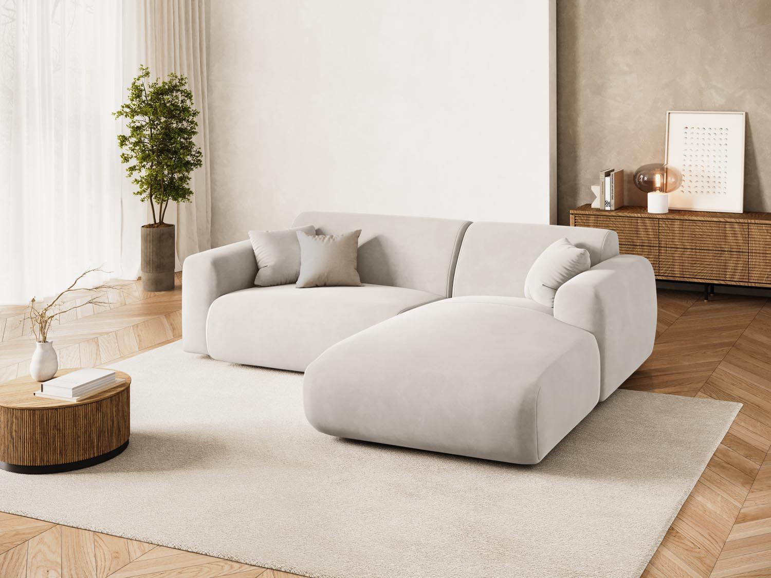 Elegantes Nolio Velour Ecksofa in hellem Beige, 4-Sitzer, ideal für stilvolle Wohnräume und entspannte Stunden von Cosmopolitan Design.