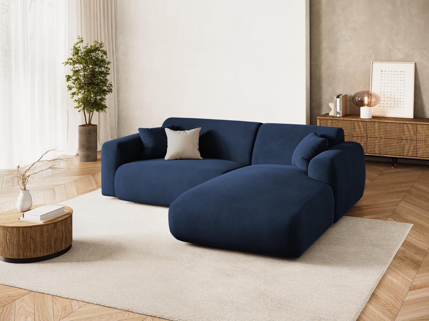 Elegantes Nolio Velour Ecksofa in Royal Blue, 4-Sitzer, rechtsseitig, ideal für stilvolle Wohnzimmer und entspannte Stunden.