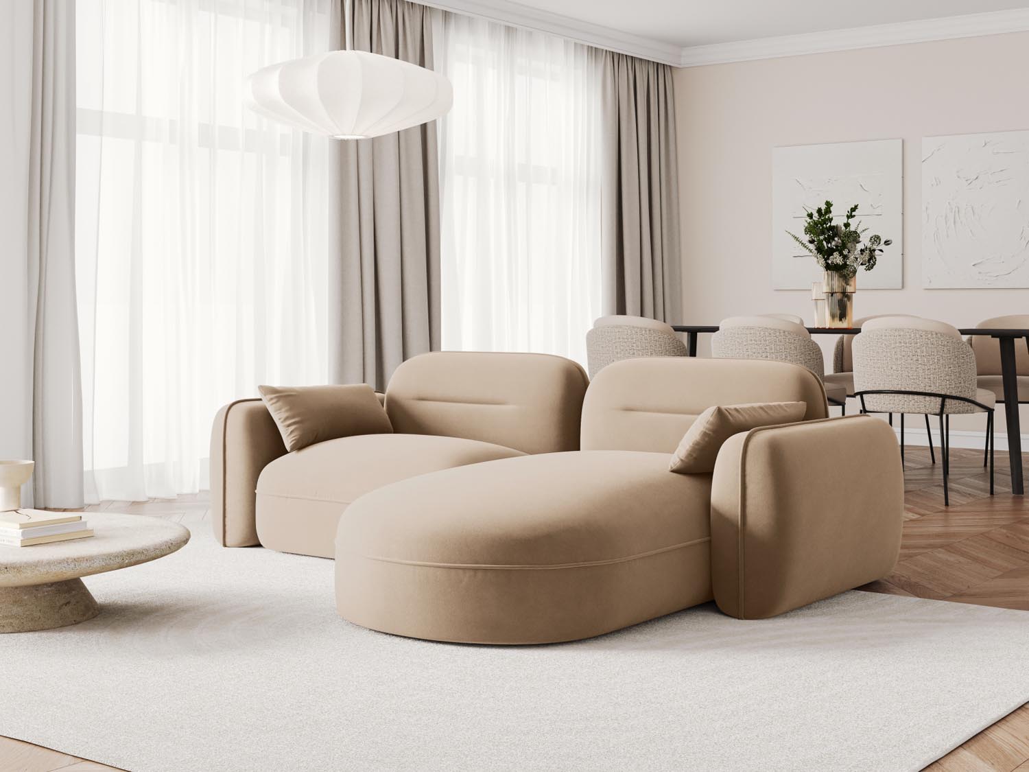 Elegantes Sydney Velour Ecksofa in Sand-Casino, ideal für stilvolle Wohnräume. Modular und komfortabel, perfekt für entspannte Abende.