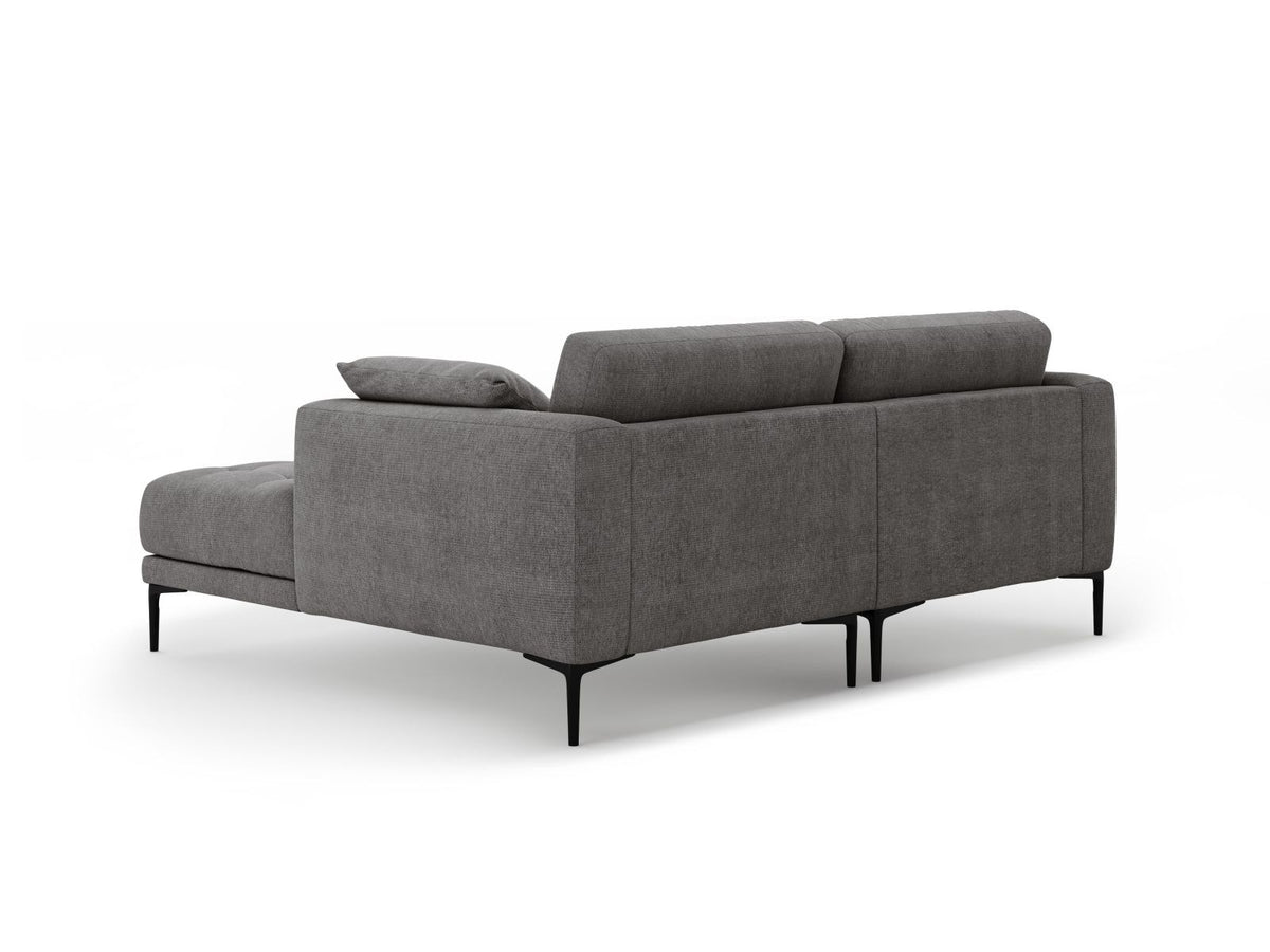 Ecksofa Lazio Rechts in Beige-Sorella mit Tweed-Bezugsstoff, schwarzen Metallbeinen und grosszügiger Récamiere, Massivholzrahmen sichtbar.