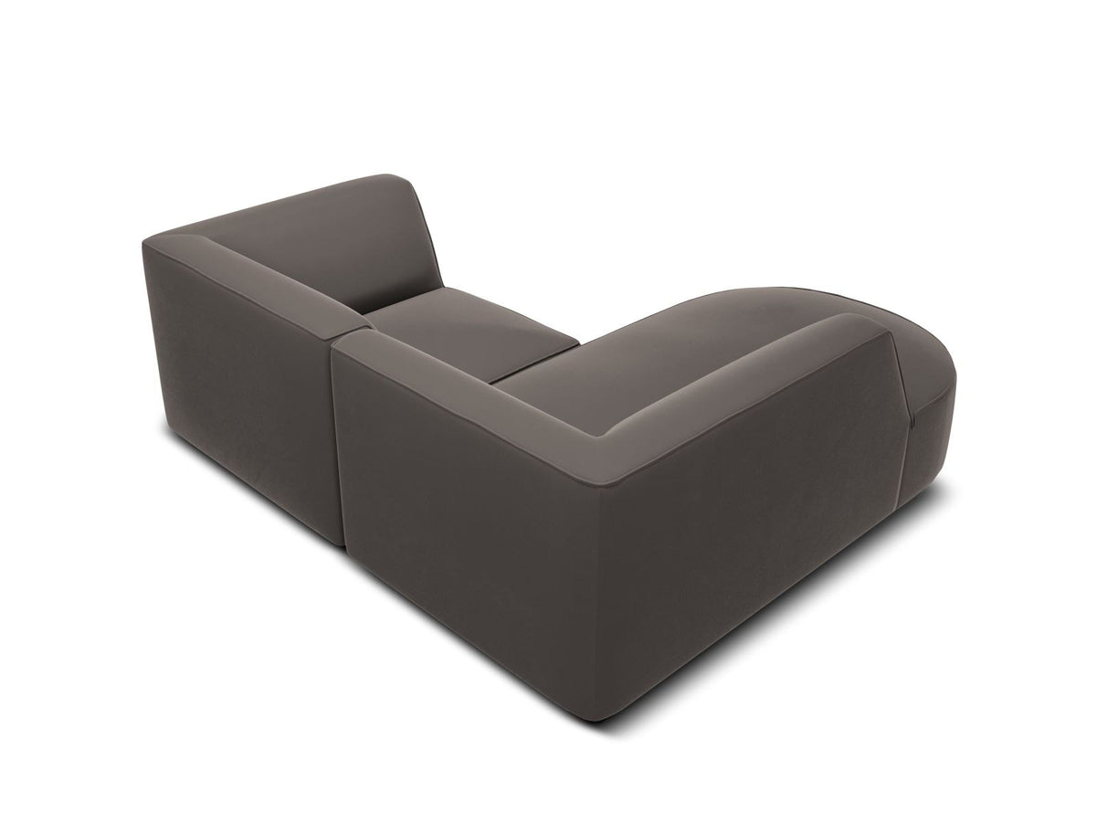 Modulares Ecksofa in Beige-Samt mit Récamiere links, Massivholzrahmen, schwarzen Kunststoffbeinen und weicher Samtpolsterung.