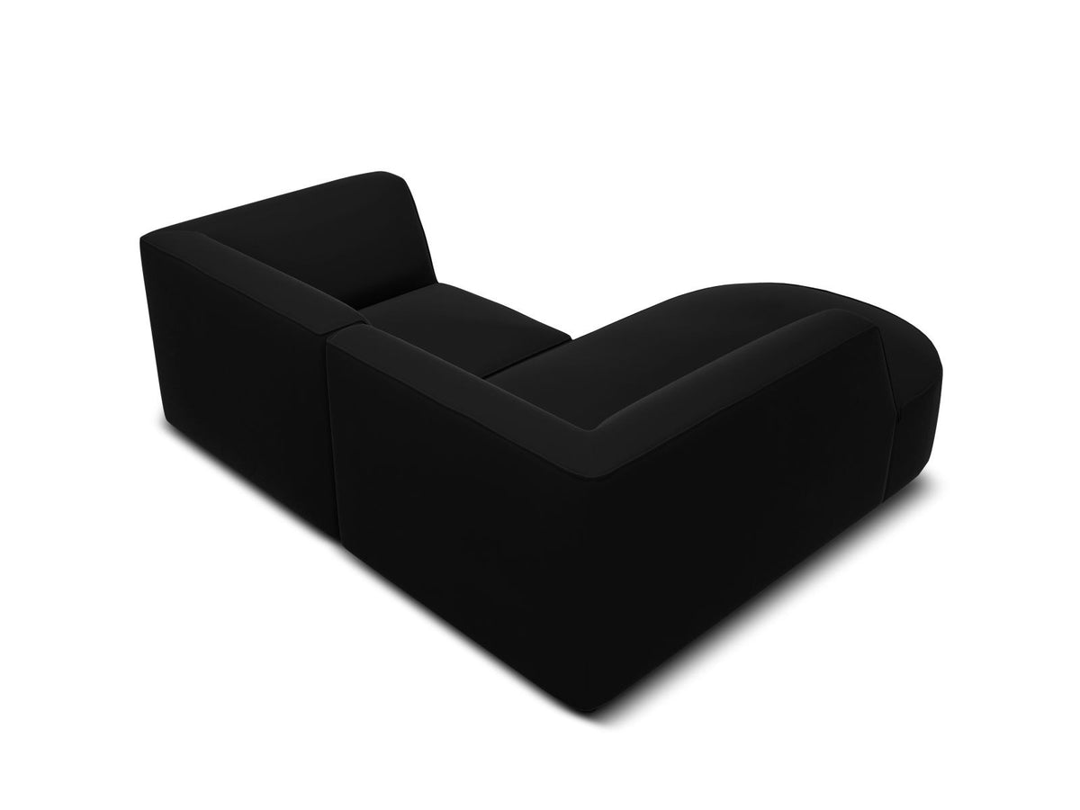 Modulares Ecksofa in Beige-Samt mit Récamiere links, Massivholzrahmen, schwarzen Kunststoffbeinen und weicher Samtpolsterung.