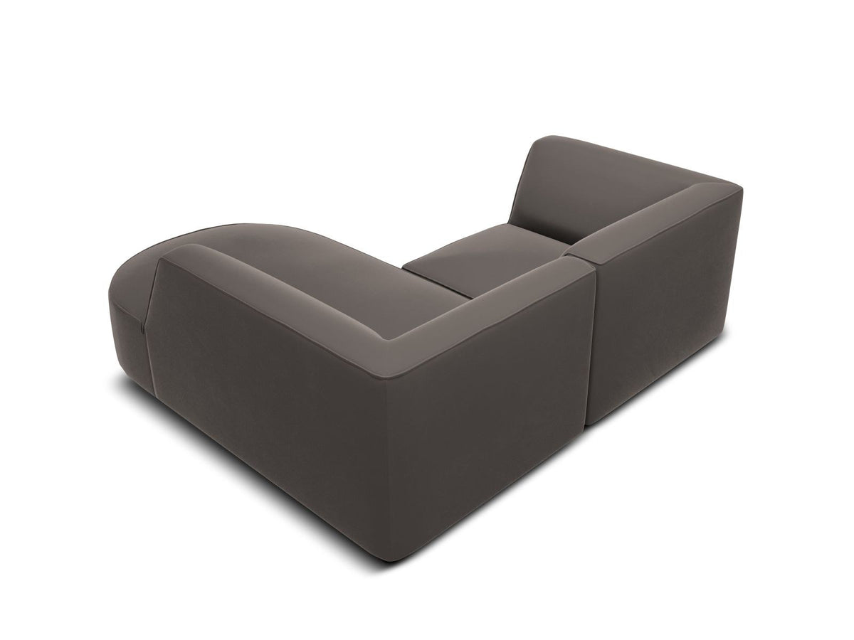 Modulares Ecksofa Siena in Beige-Salvador Samtstoff mit Récamiere, schwarzen Kunststoffbeinen und massivem Holzrahmen, rechts ausgerichtet.