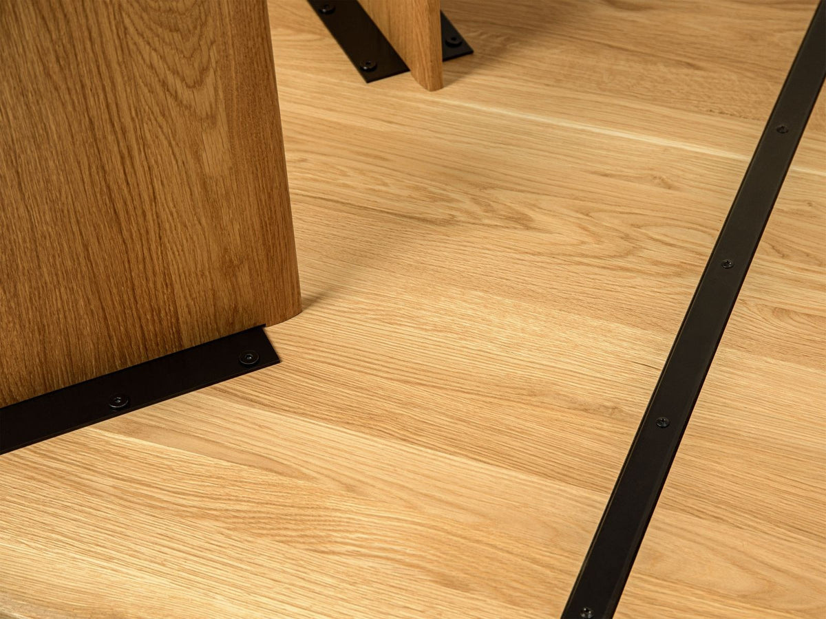 Esstisch Toledo mit Eichenbeinen und Tischplatte in Natural Oak-Wood, Platz für 8 Personen, Masse 200 x 100 x 76 cm.