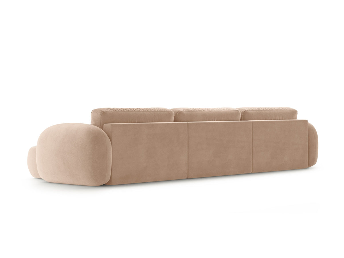 Tonale Velour Panoramic Ecksofa rechts mit Schlaffunktion und Stauraum 5 Sitzer in Almond Beige-Magic Velvet präsentiert im Onlineshop von KAQTU Design AG. Bettsofa rechts ist von Cosmopolitan Design