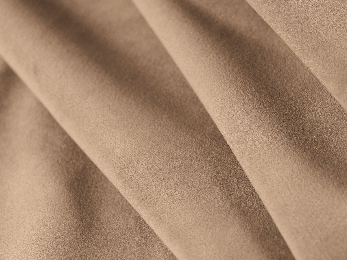 Tonale Velour Panoramic Ecksofa rechts mit Schlaffunktion und Stauraum 5 Sitzer in Almond Beige-Magic Velvet präsentiert im Onlineshop von KAQTU Design AG. Bettsofa rechts ist von Cosmopolitan Design