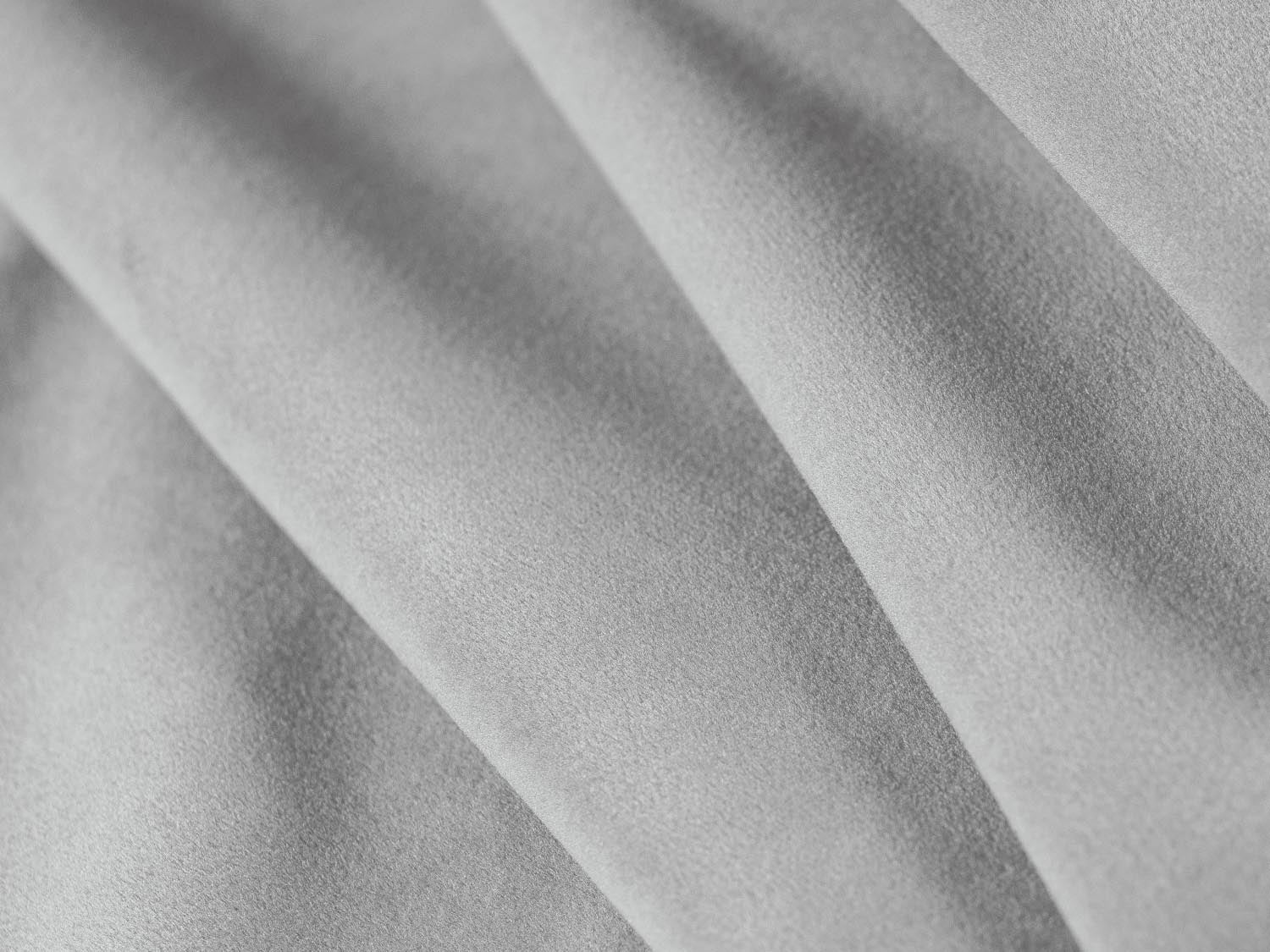 Modernes 5-Sitzer Ecksofa aus weichem Velours, rechtsseitig, bietet Schlaffunktion und Stauraum für stilvolle Wohnlösungen.