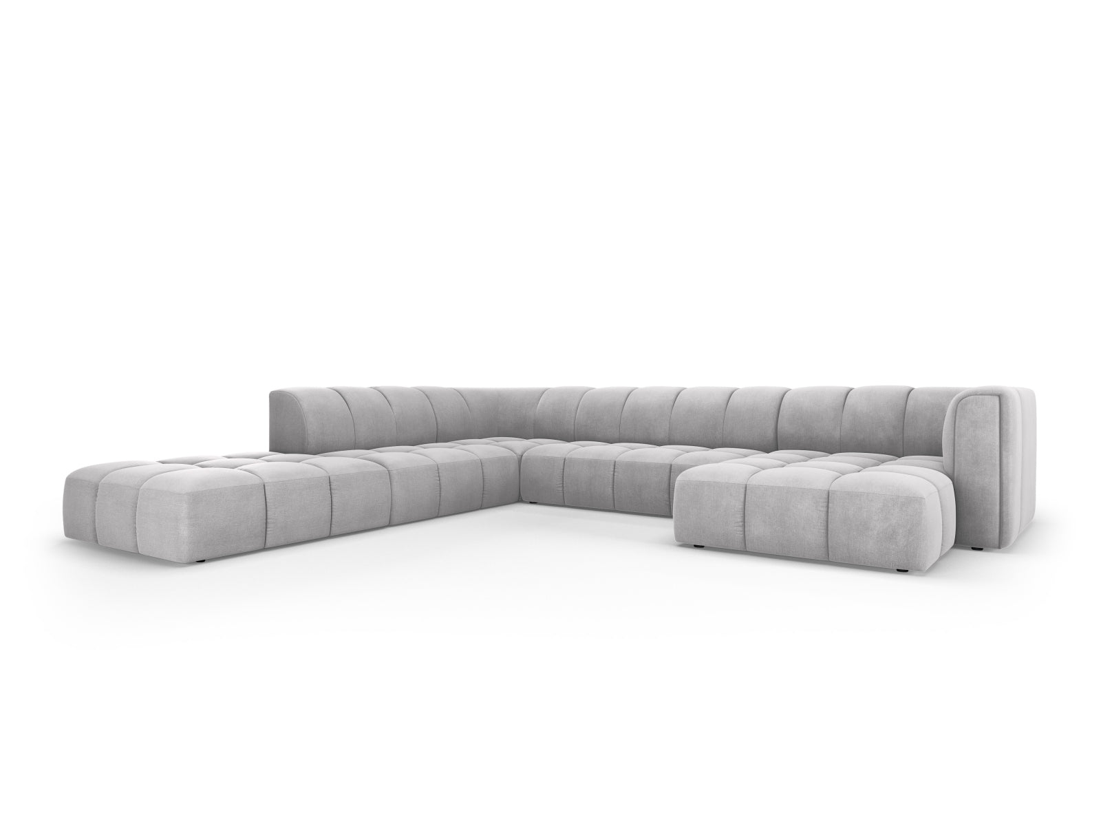 Stylisches 7-Sitzer Ecksofa Moritz in hellem Grau, ideal für moderne Wohnräume, präsentiert in einer einladenden Umgebung.