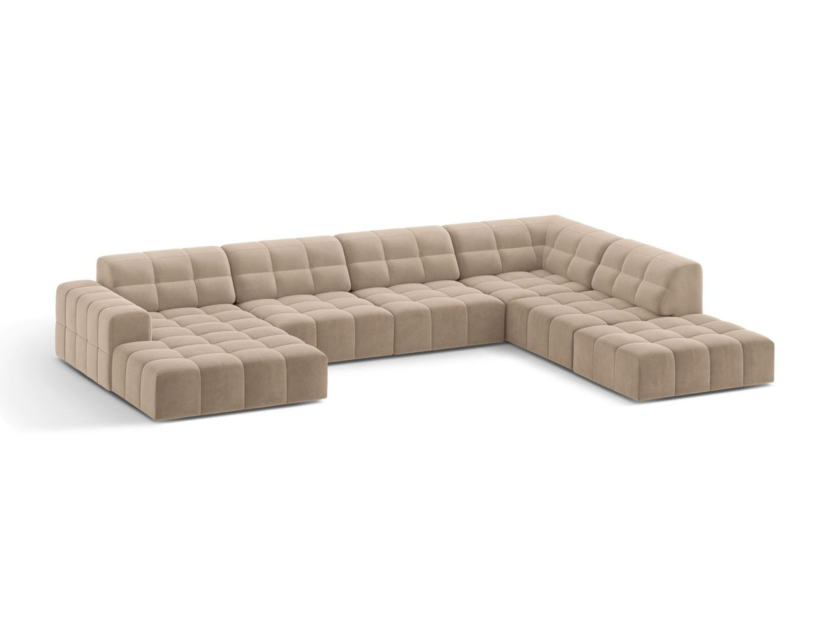 Ecksofa rechts von Cosmopolitan Design in Samtvelours Light Beige, Panoramaform mit Récamiere und schwarzen Kunststoffbeinen.