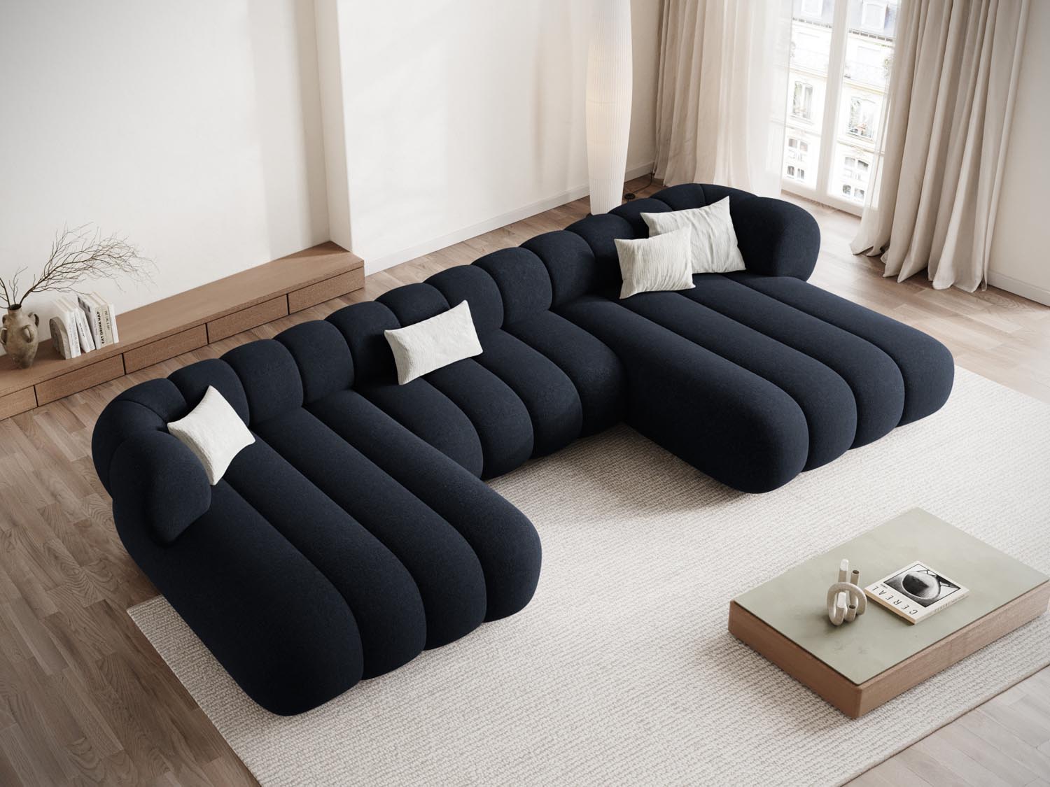 Elegantes Koge Panoramic Sofa für 6 Personen in hellem Grau, ideal für stilvolle Wohnräume und gemütliche Zusammenkünfte.