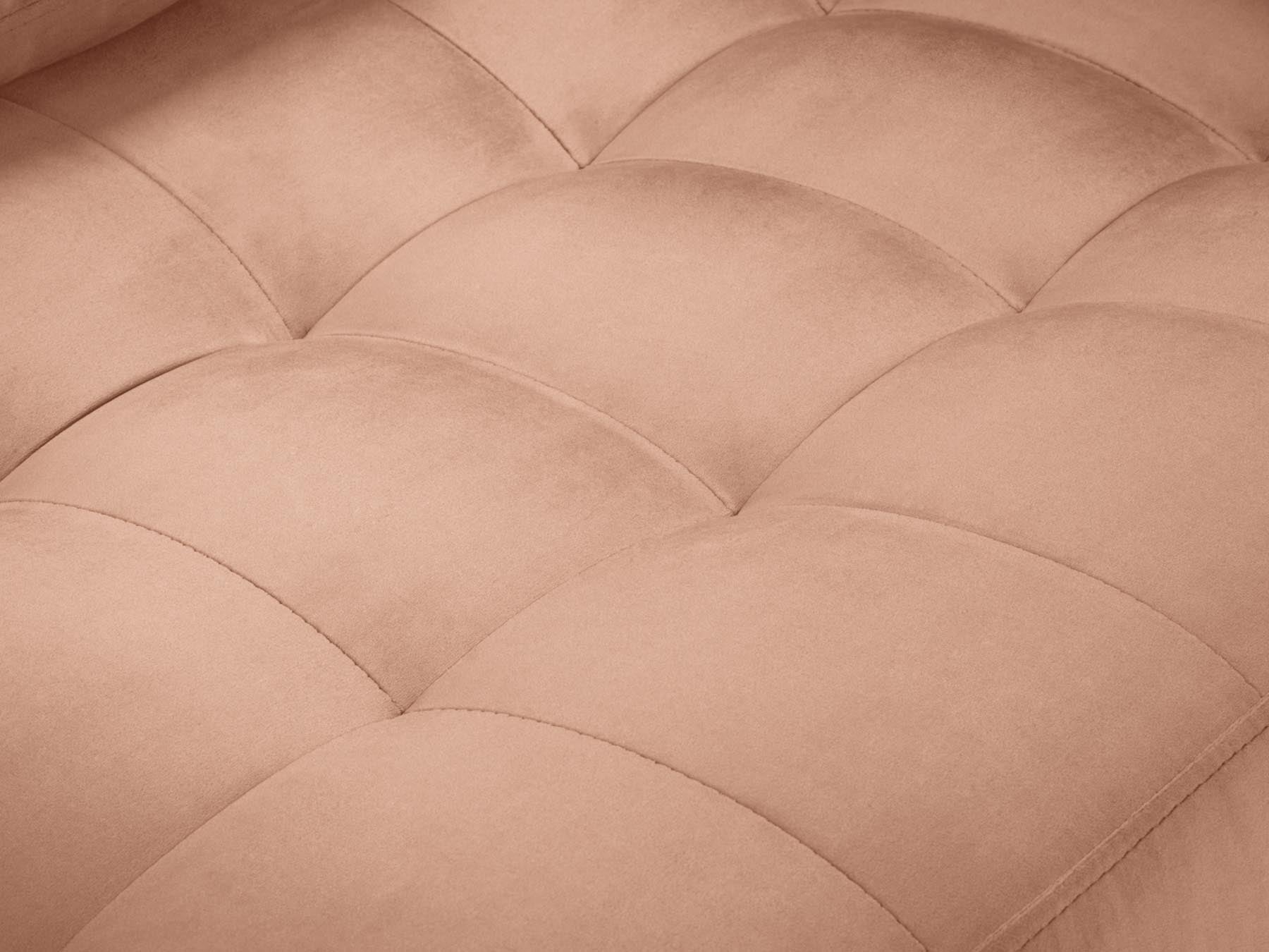 Geräumiges 6-Sitzer Panoramic Sofa Aspen in zartem Rosé, perfekt für entspannte Abende und moderne Wohnkonzepte.