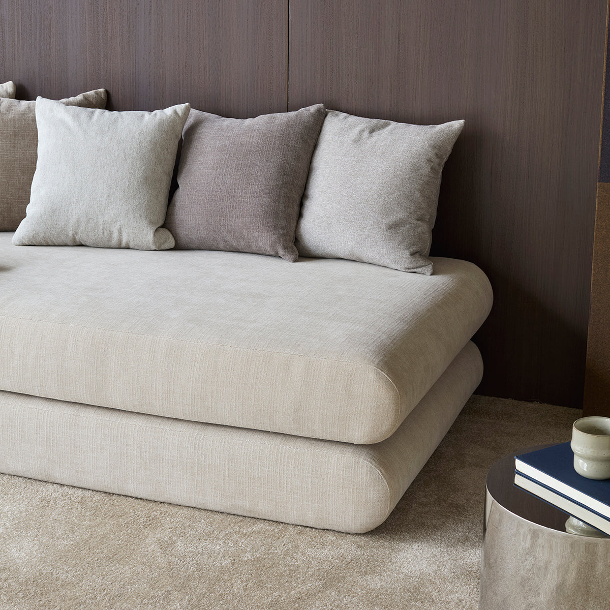 Circlus Tagesbett in 410 Esina Almond präsentiert im Onlineshop von KAQTU Design AG. Bettsofa ist von Innovation Living